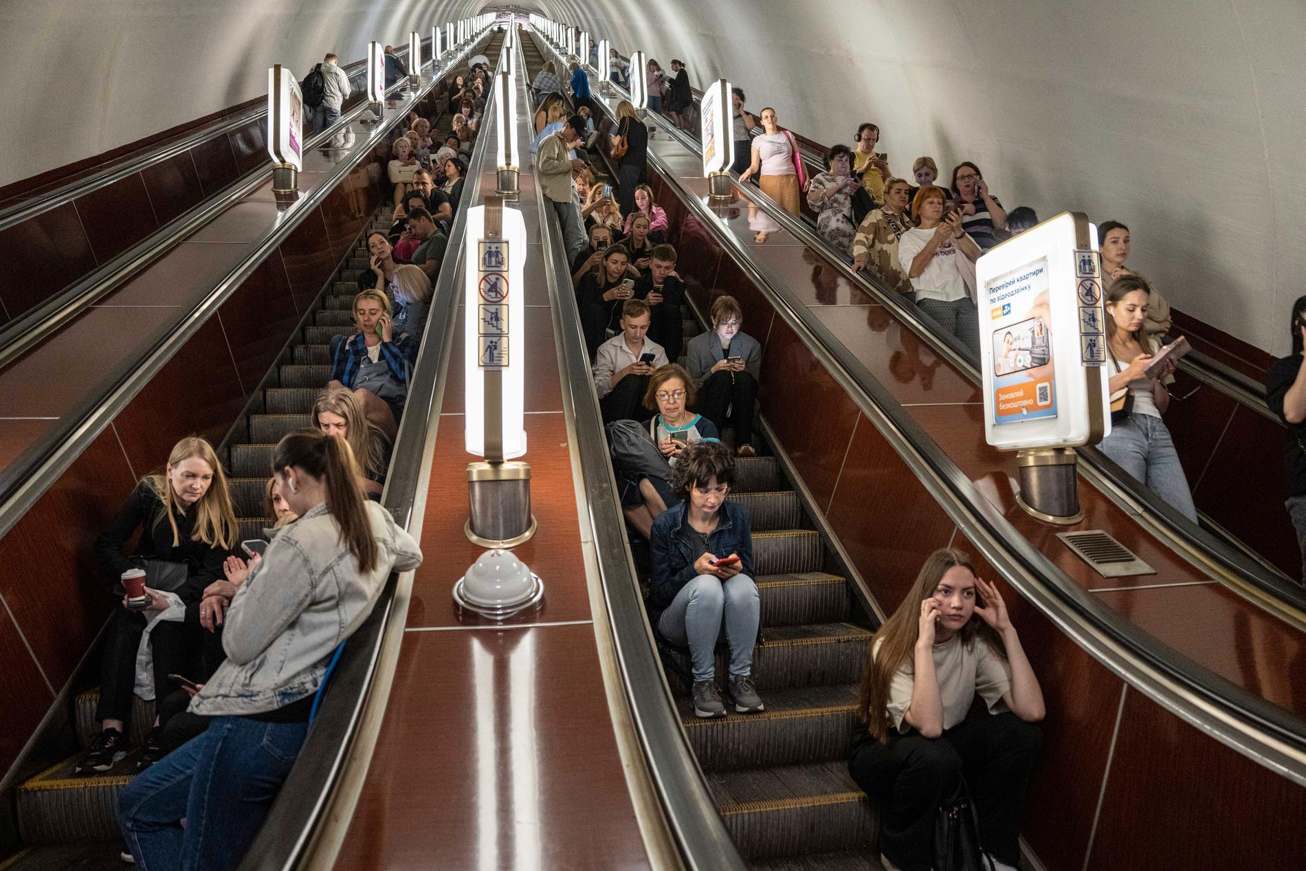 I Kyiv ser vi hvordan metrostasjonene fungerer som tilfluktsrom, skriver Stein Kuhnle. 