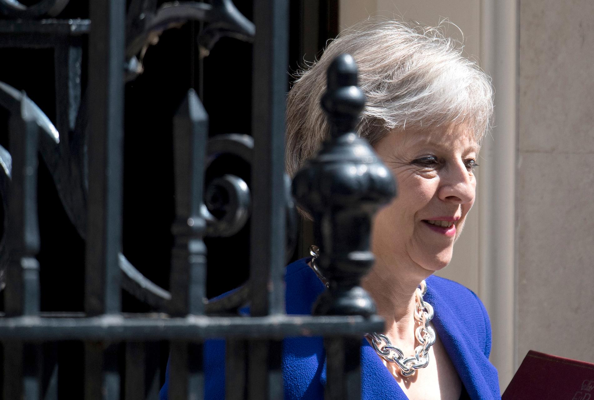 SVEKKET: At både brexit-minister David Davis og utenriksminister Boris Johnson trekker seg, svekker den allerede svært svake regjeringen til Storbritannias statsminister Theresa May 