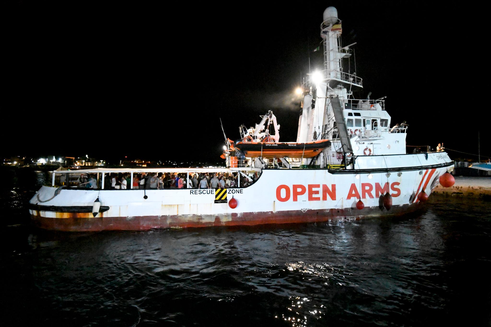 Open Arms ankom den italienske øya Lampedusa sent tirsdag kveld. 