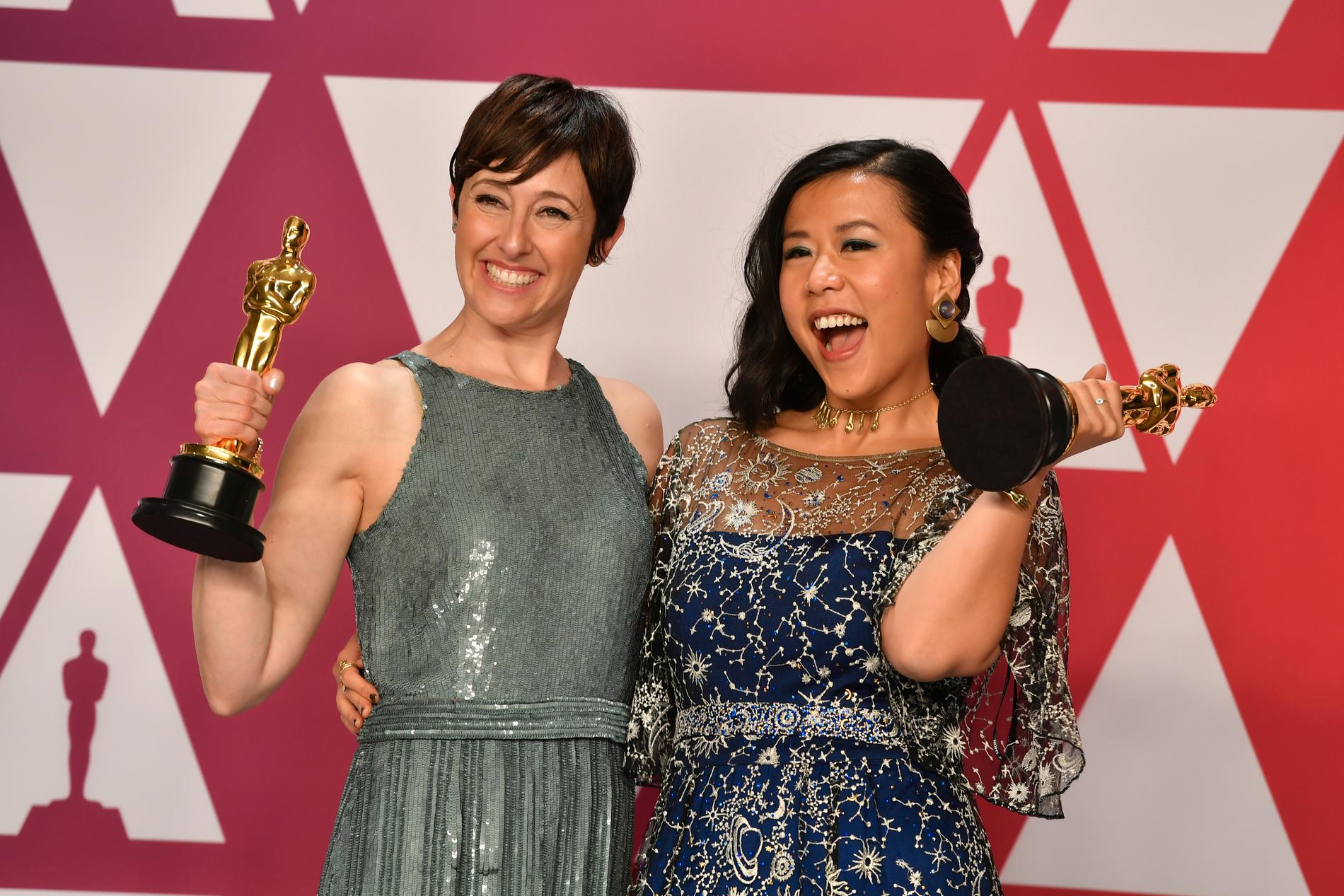 «Turning Red»-regissør Domee Shi (t.h.) vant Oscar for kortfilmen «Bao» i 2019. Her feirer hun sammen med produsent Becky Neiman-Cobb. 