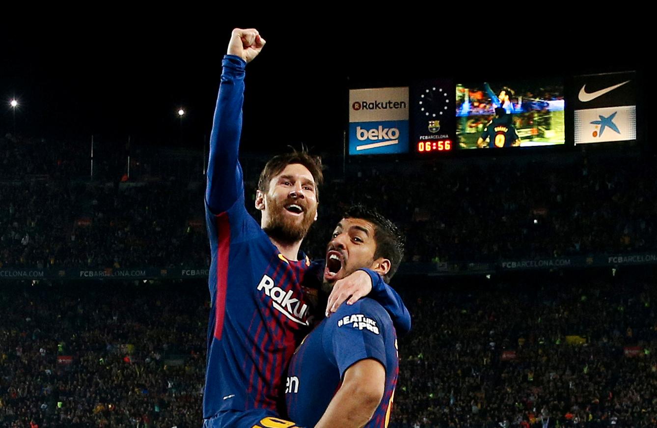 Det er slik vi er vant til å se Messi. Her med Luis Suarez i 2018.