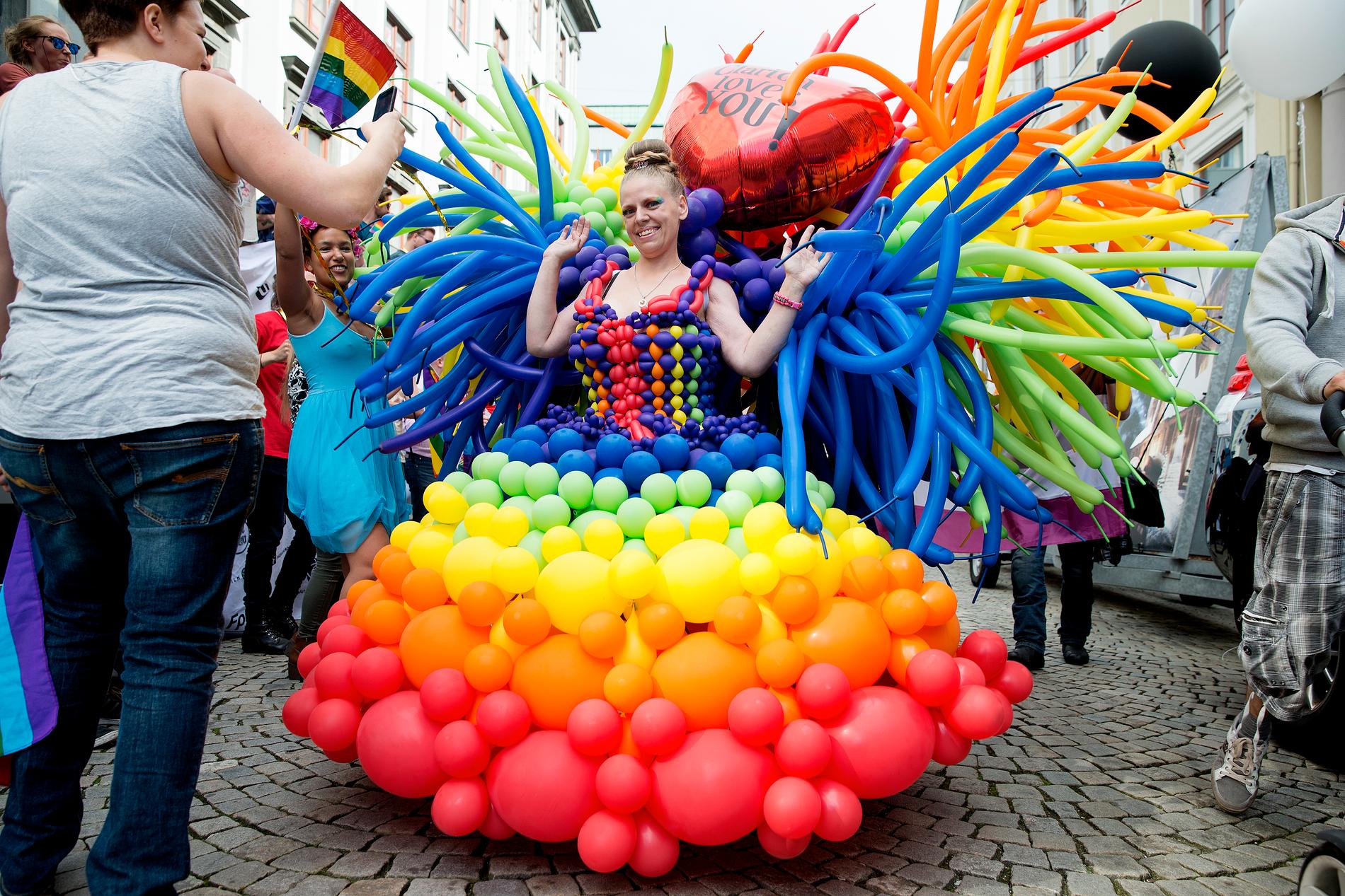 FARGERIKT: Det var mye farger under Bergen pride paraden lørdag.