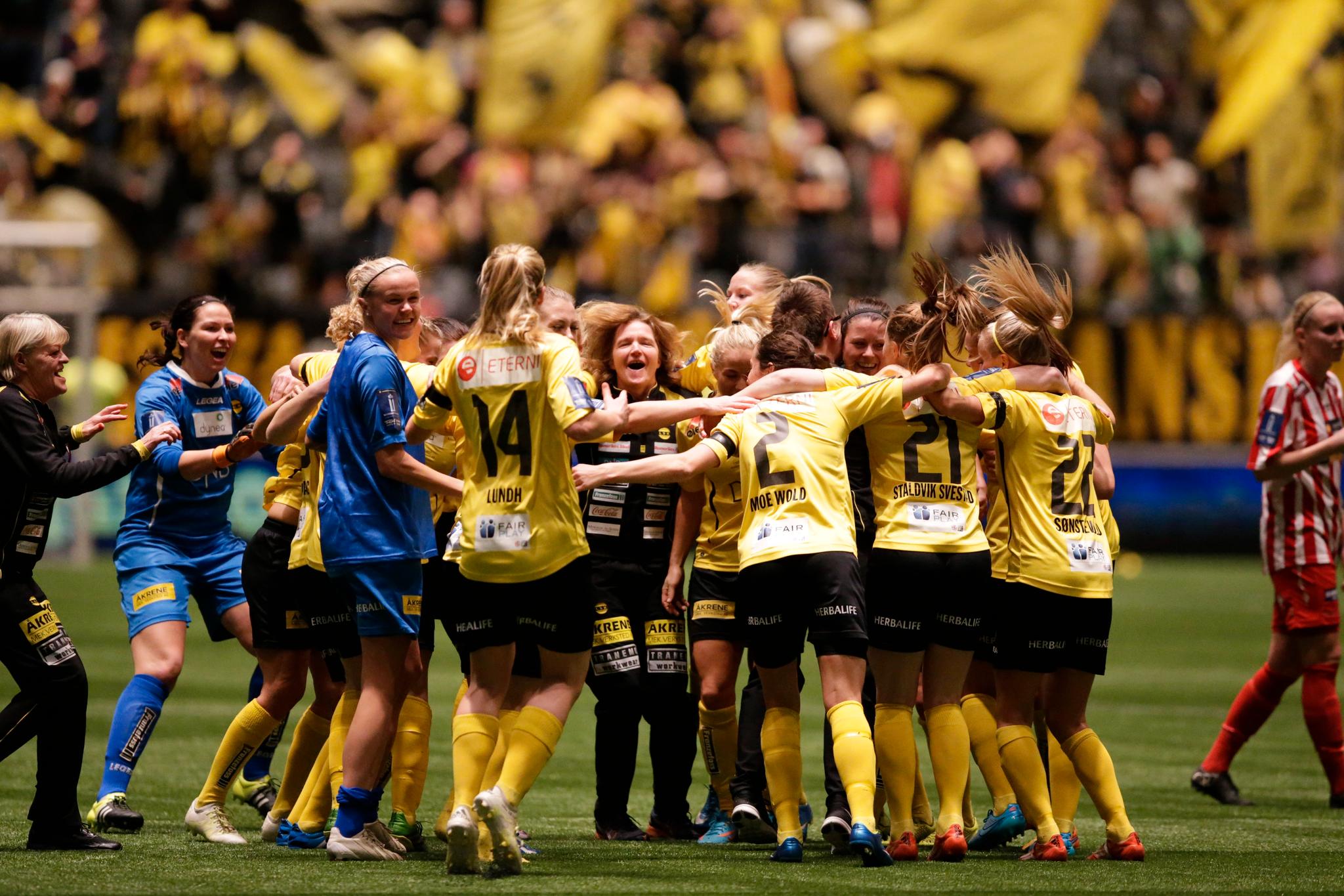 JUBEL: Lillestrøm-kvinnene kan feire cupfinaleseier mot Avaldsnes.