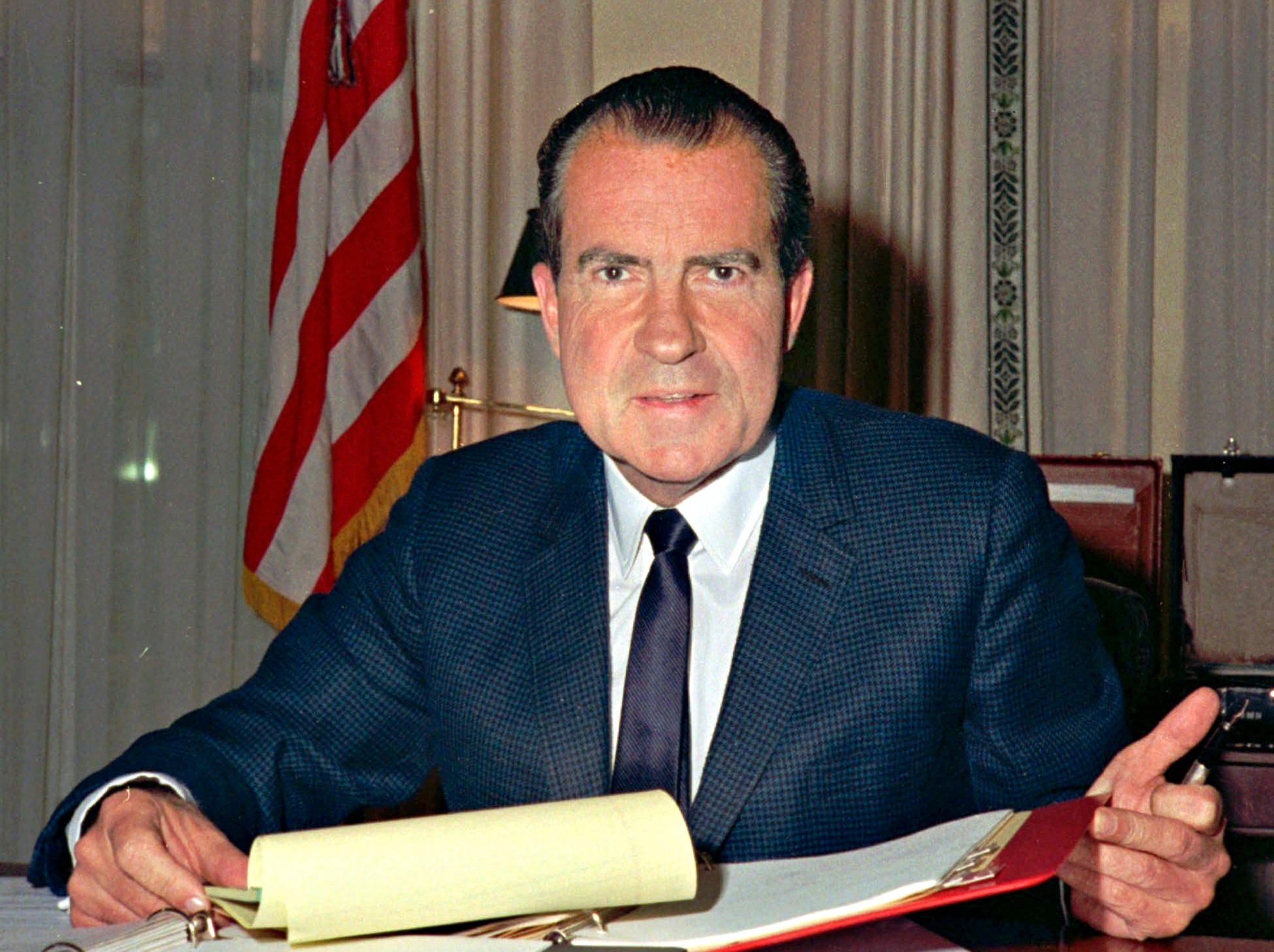Richard Nixon representerer en av historiens største presidentskandaler. 9. august 1974 måtte han tre av.