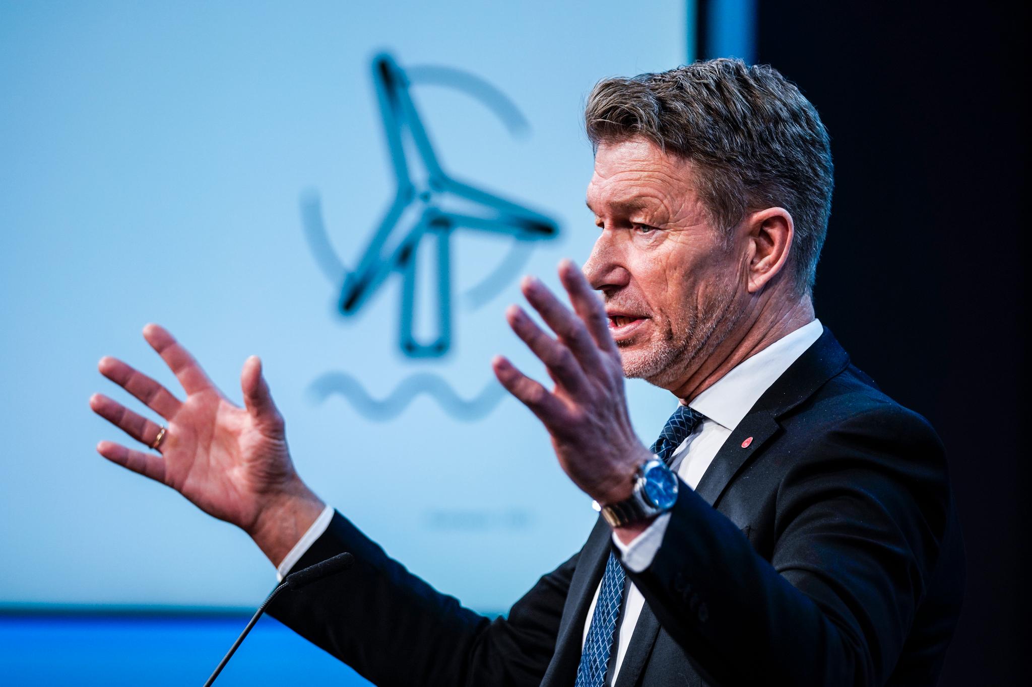 Havvind har stort potensial, mener olje- og energiminister Terje Aasland (Ap). Bildet er fra da han i desember la frem sentrale rammevilkår for utbygging av havvind på Sørlige Nordsjø II og Utsira Nord. 