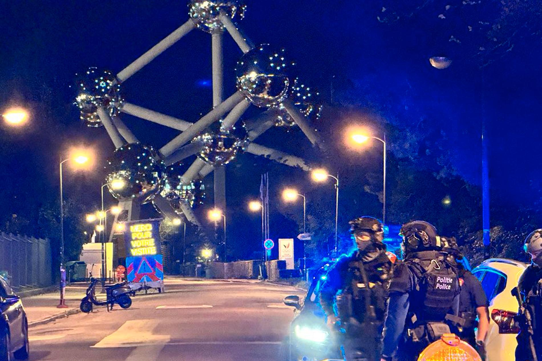 Politiet patruljerte utenfor Kong Baudouin stadion etter skyteepisoden i Brussel mandag kveld. 
