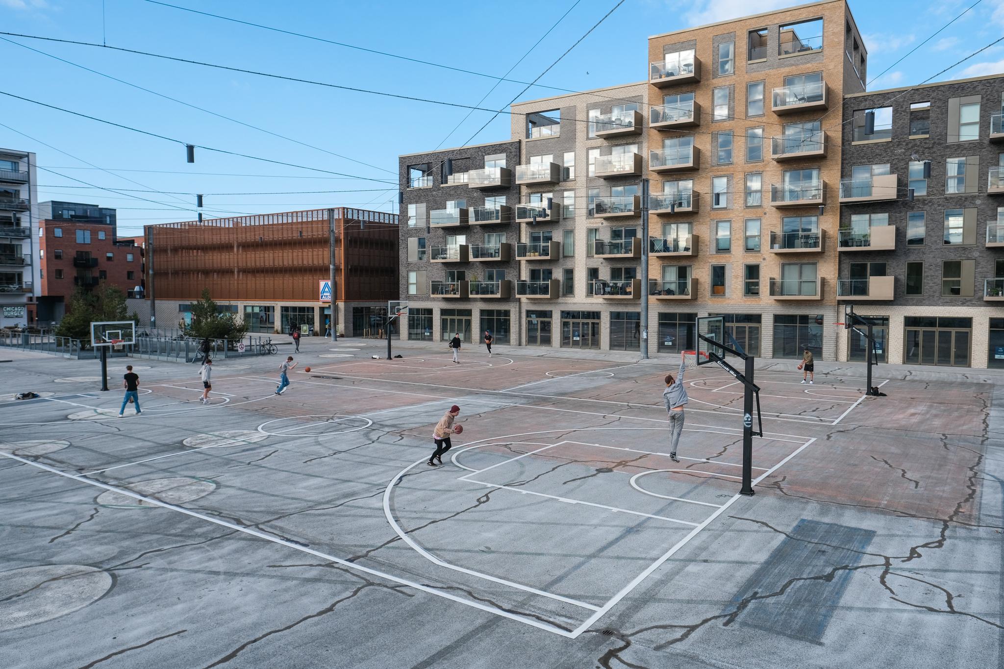 Byutvikling i Odense legger mye fokus på trivsel og rekreasjon. Her fra en av mange offentlige idrettsbaner.