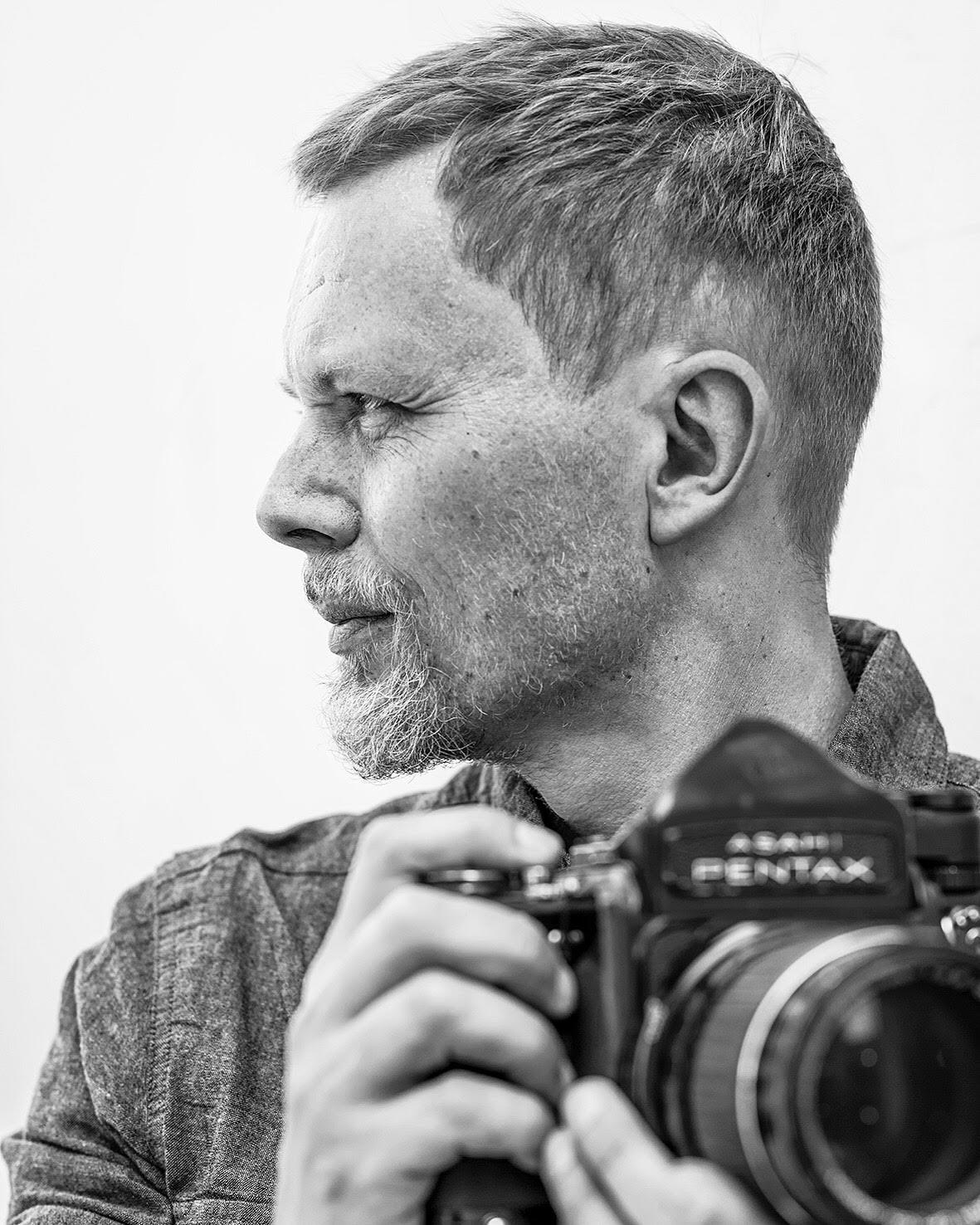 Svein Bringsdal fra Mandal er en anerkjent motefotograf, som har jobbet for flere store motehus i blant annet New York, Milano og Paris. 
