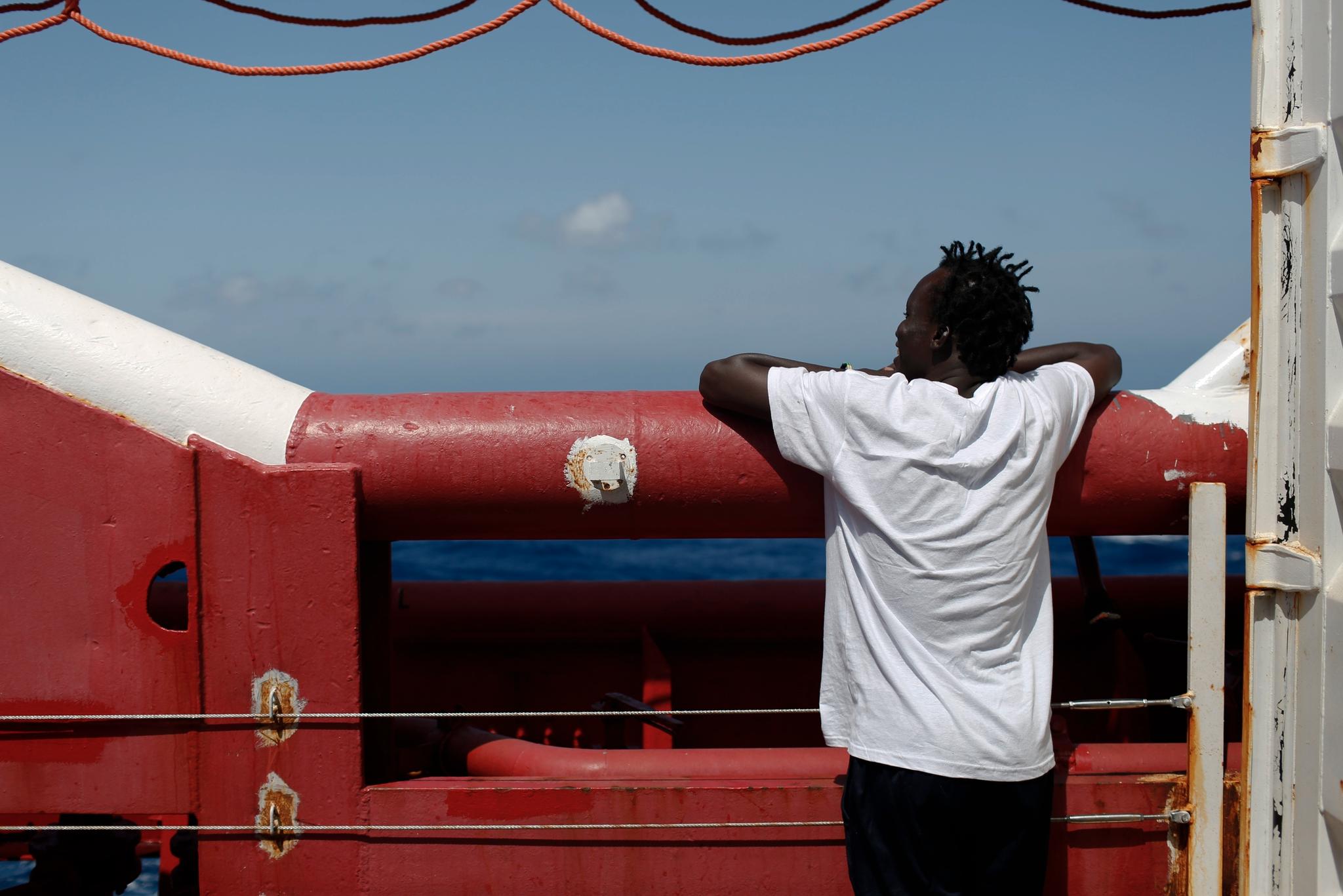 I migranti a bordo della Ocean Viking possono sbarcare in Italia