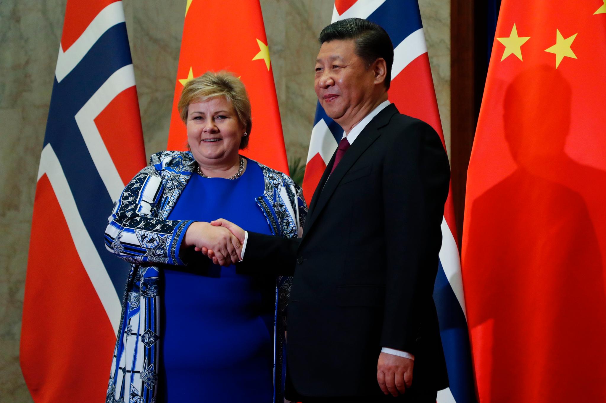 Statsminister Erna Solberg og Kinas president Xi Jinping møttes i Beijing mandag. 