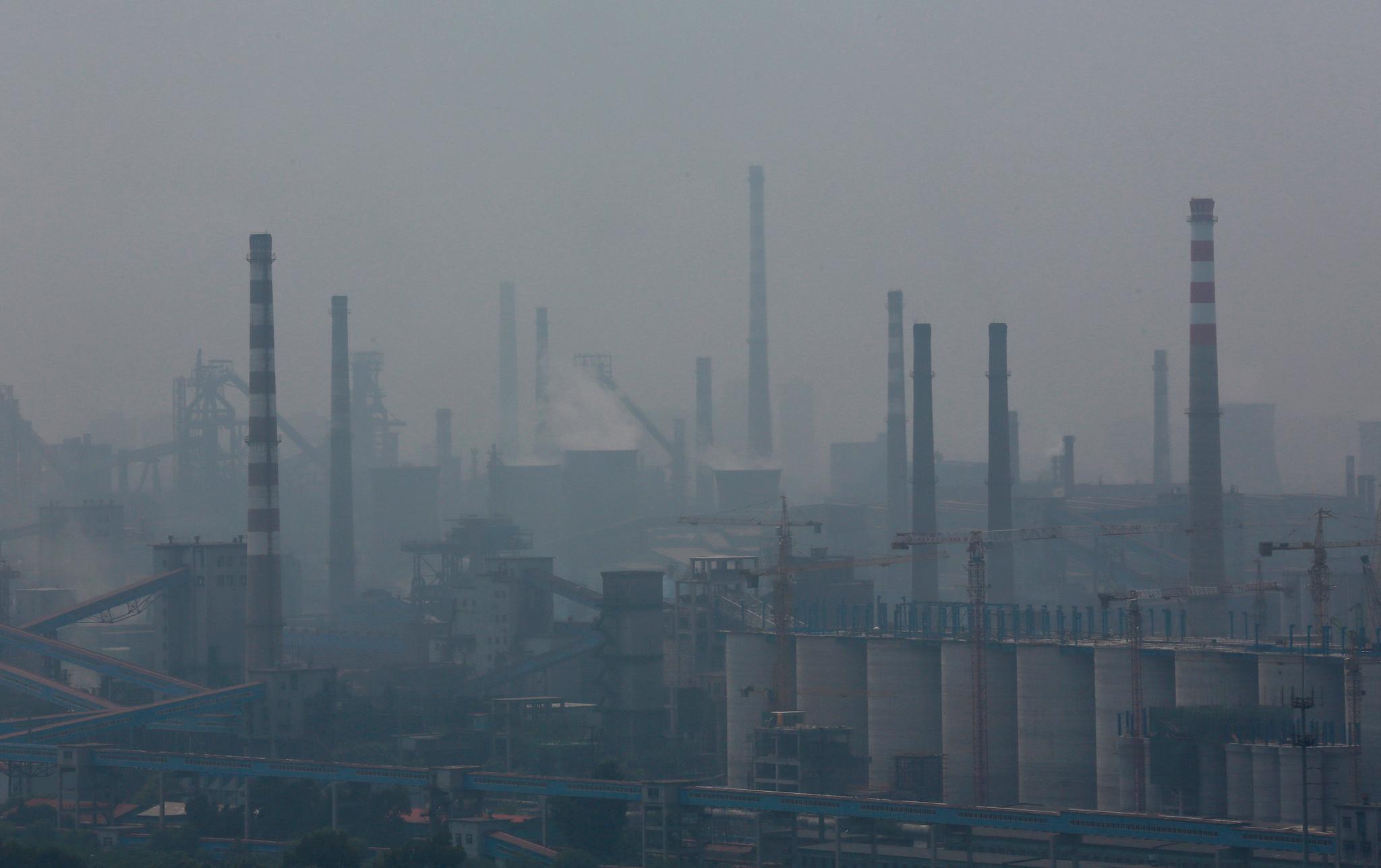En stålfabrikk i Anshan i Kina i juni 2014.