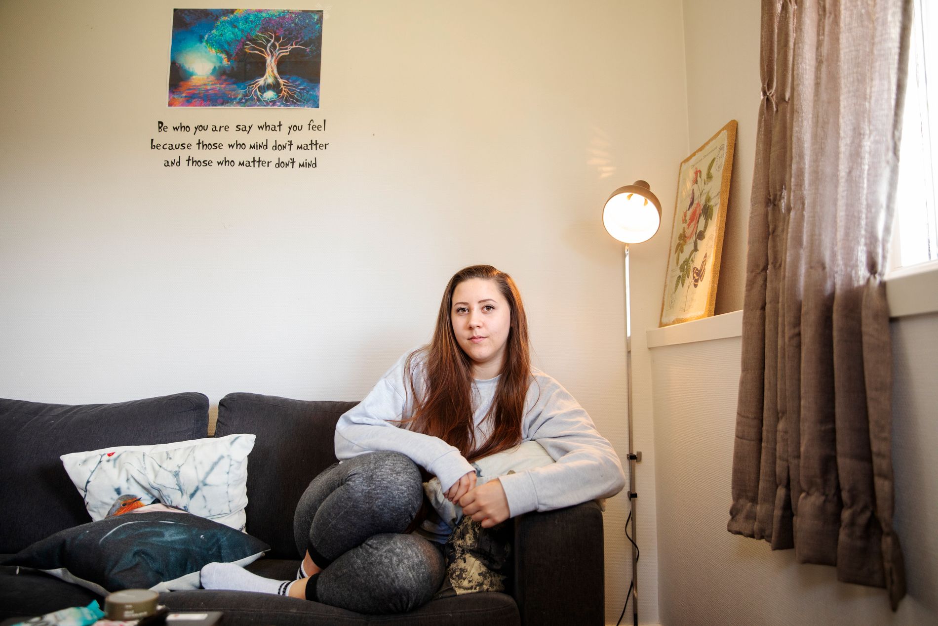 I sesong to av dokumentarserien «Jeg mot meg» deler Susanne Liene (19) fra Grimstad sin historie med fattigdom og psykiske lidelser med sju andre ungdom i Norge. 