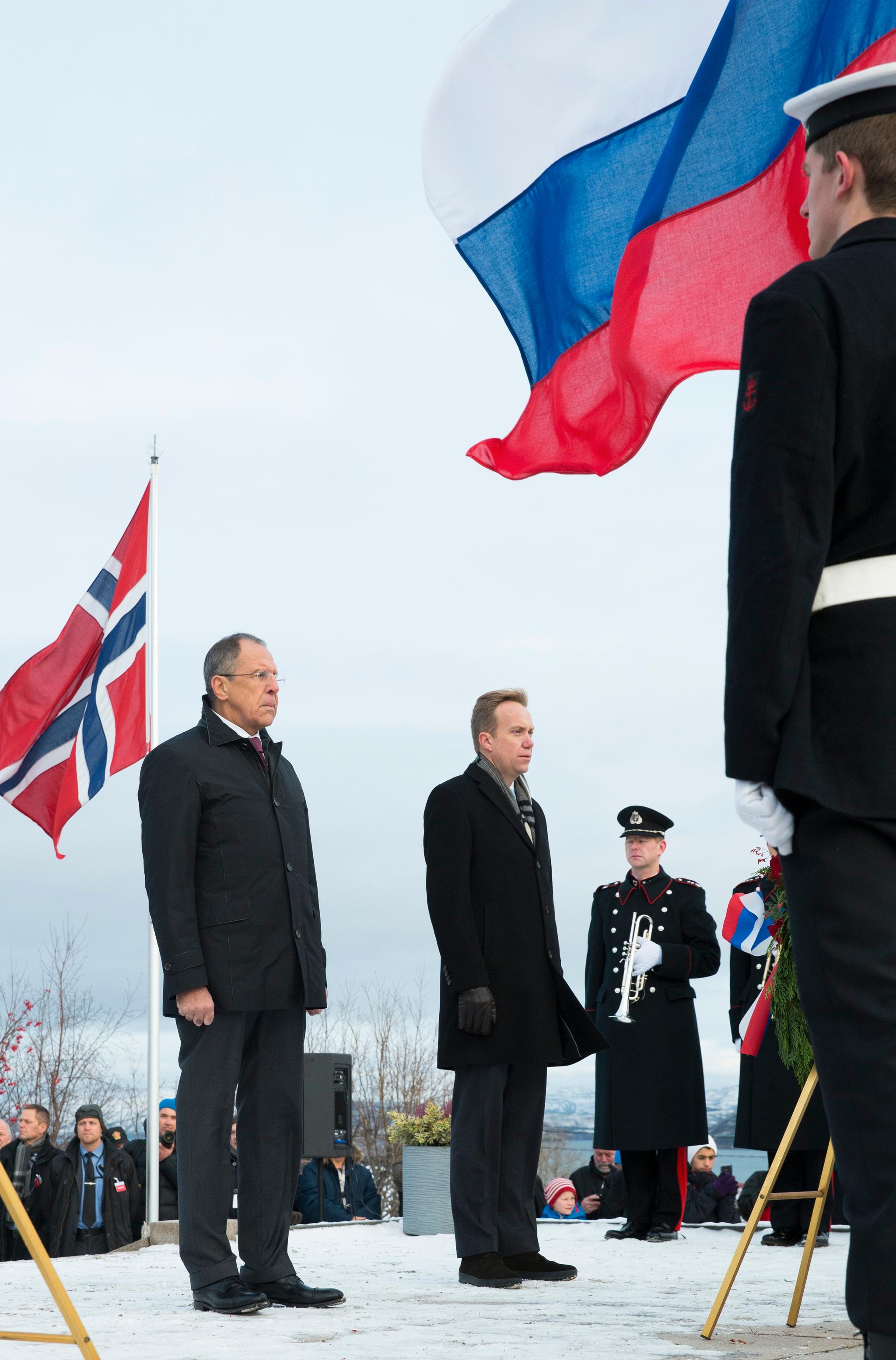 Russlands utenriksminister Sergej Lavrov var også til stede under 70 års markeringen av jubileet for frigjøringen av Øst-Finnmark i 2014. Hedr sammen med daværende utenriksminister Børge Brende.