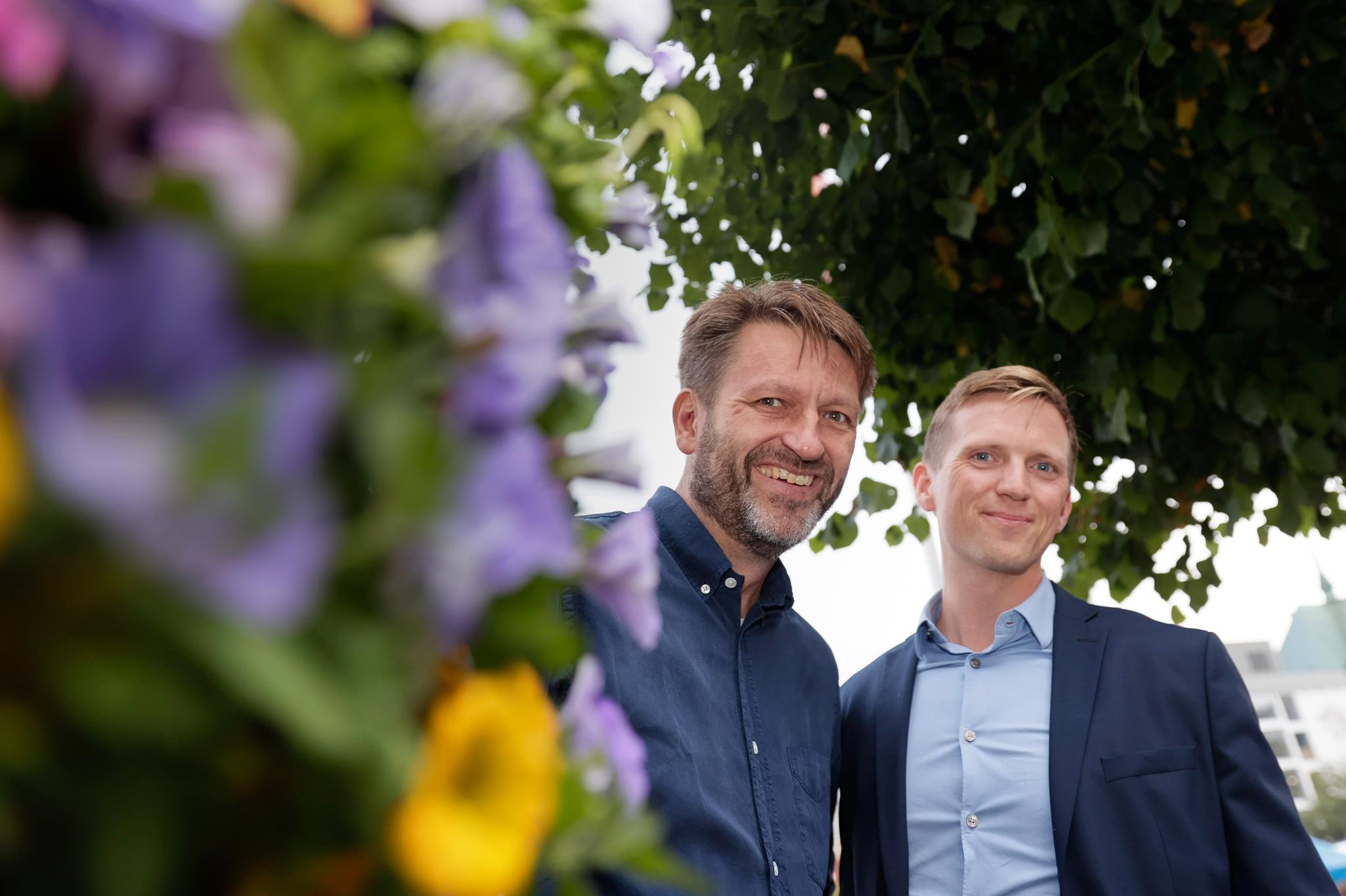 Eirik Lae Solberg (t.v.) og Mathias Bernander er toppkandidater for Høyre i Oslo og Kristiansand. Nå vil de bygge ut for hydrogen på flyplassene.