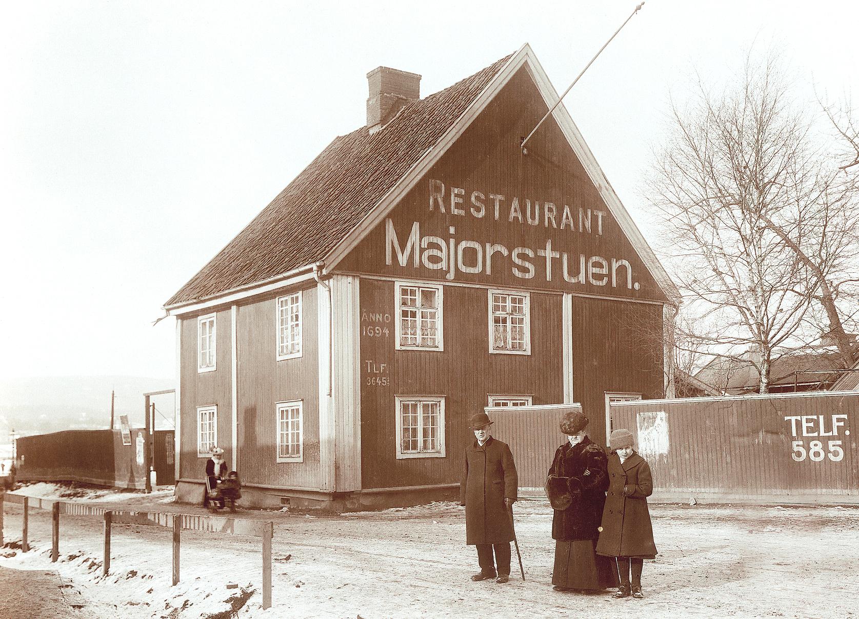 Majorstuen restaurant ble et hyggelig mål for Christianias borgere etter at de hadde tatt seg frem gjennom Uranienborgskogen. Bildet er fra 1913.