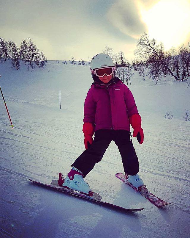 Anna er blitt flink på ski. Foto: Anne Mjelstad