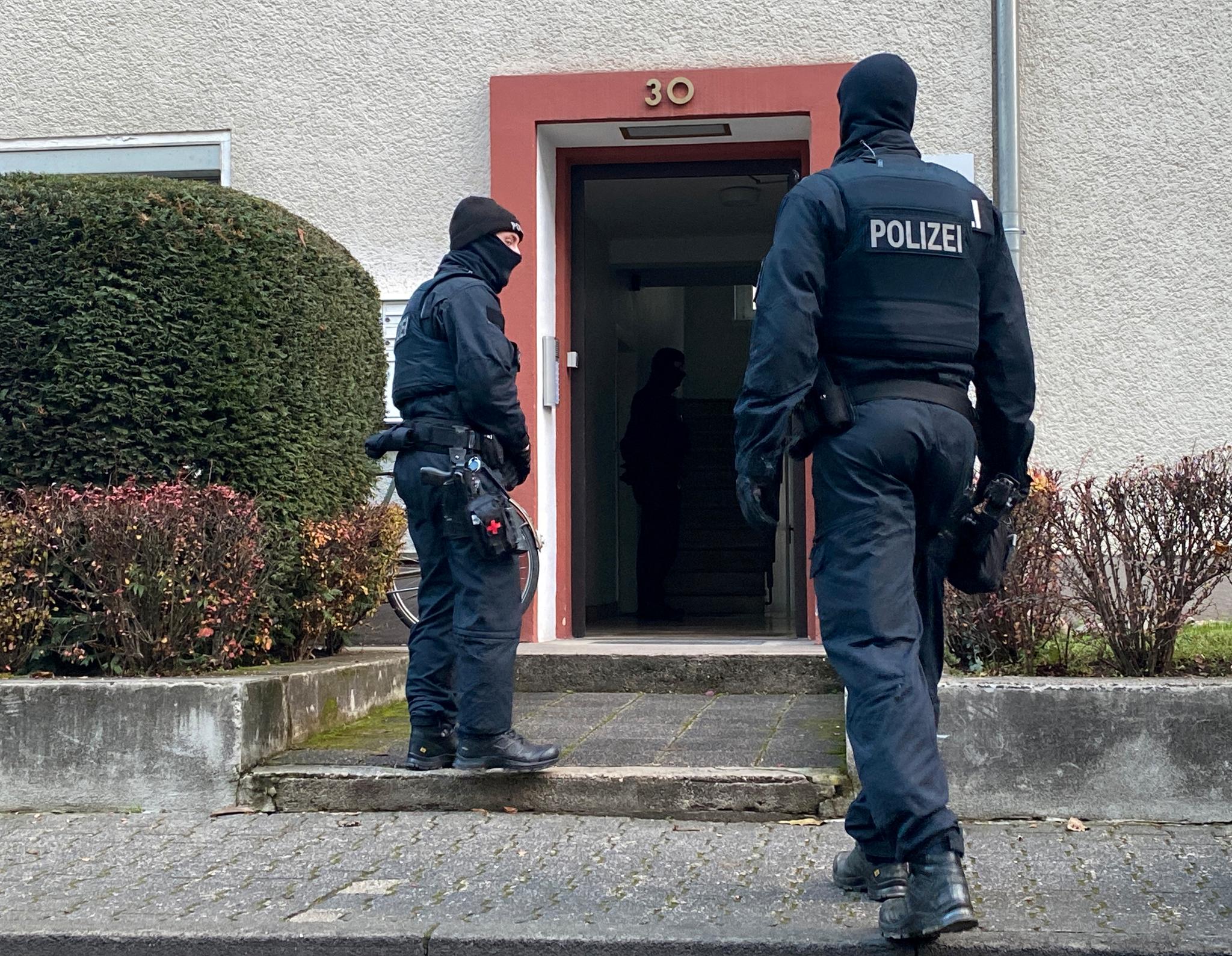 3000 politifolk ransaket over 130 boliger onsdag morgen over store deler av Tyskland, blant annet i Frankfurt.