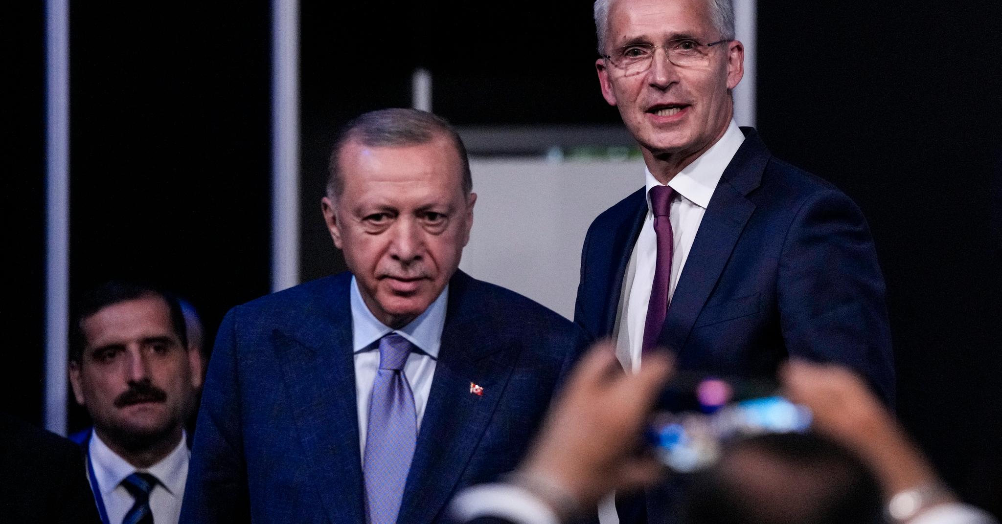Tyrkias president Recep Tayyip Erdogan og Natos generalsekretær Jens Stoltenberg under Natos toppmøte i Madrid denne uken.