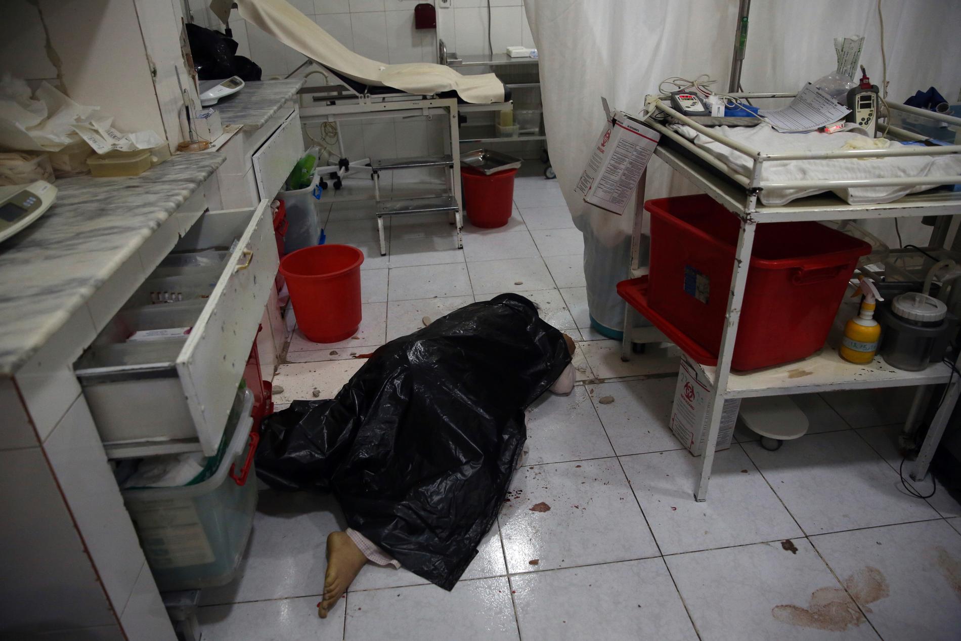 16 mennesker ble drept, blant dem kvinner og barn, i et terrorangrep mot et sykehus i Afghanistans hovedstad Kabul tirsdag. Et av ofrene ble drept i fødestuen. 