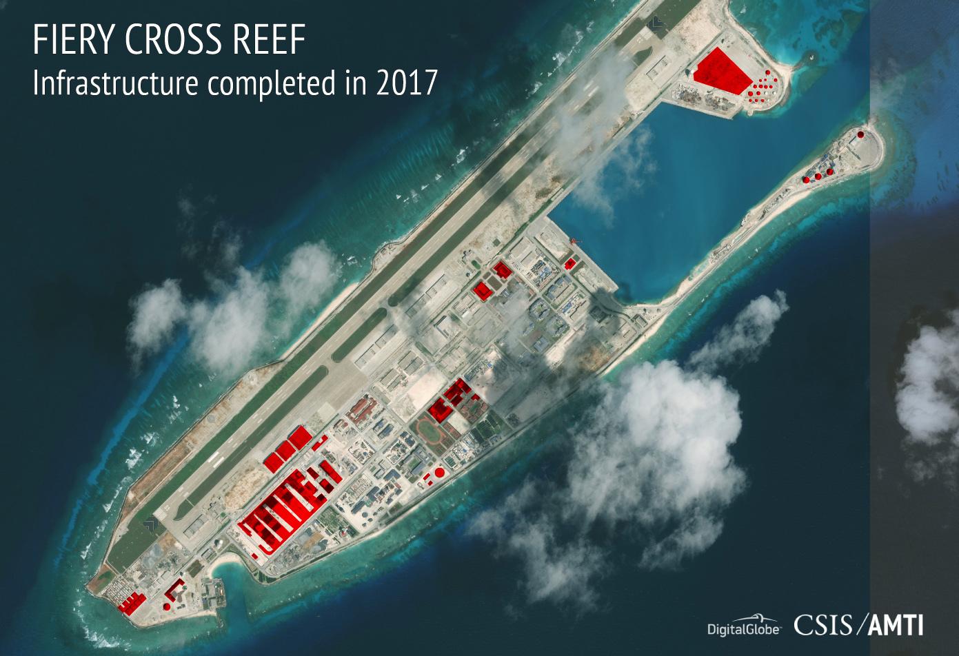 Et satellittbilde av revet Fiery Cross fra desember 2017. De røde feltene er der kineserne hadde byggearbeider i løpet av fjoråret.