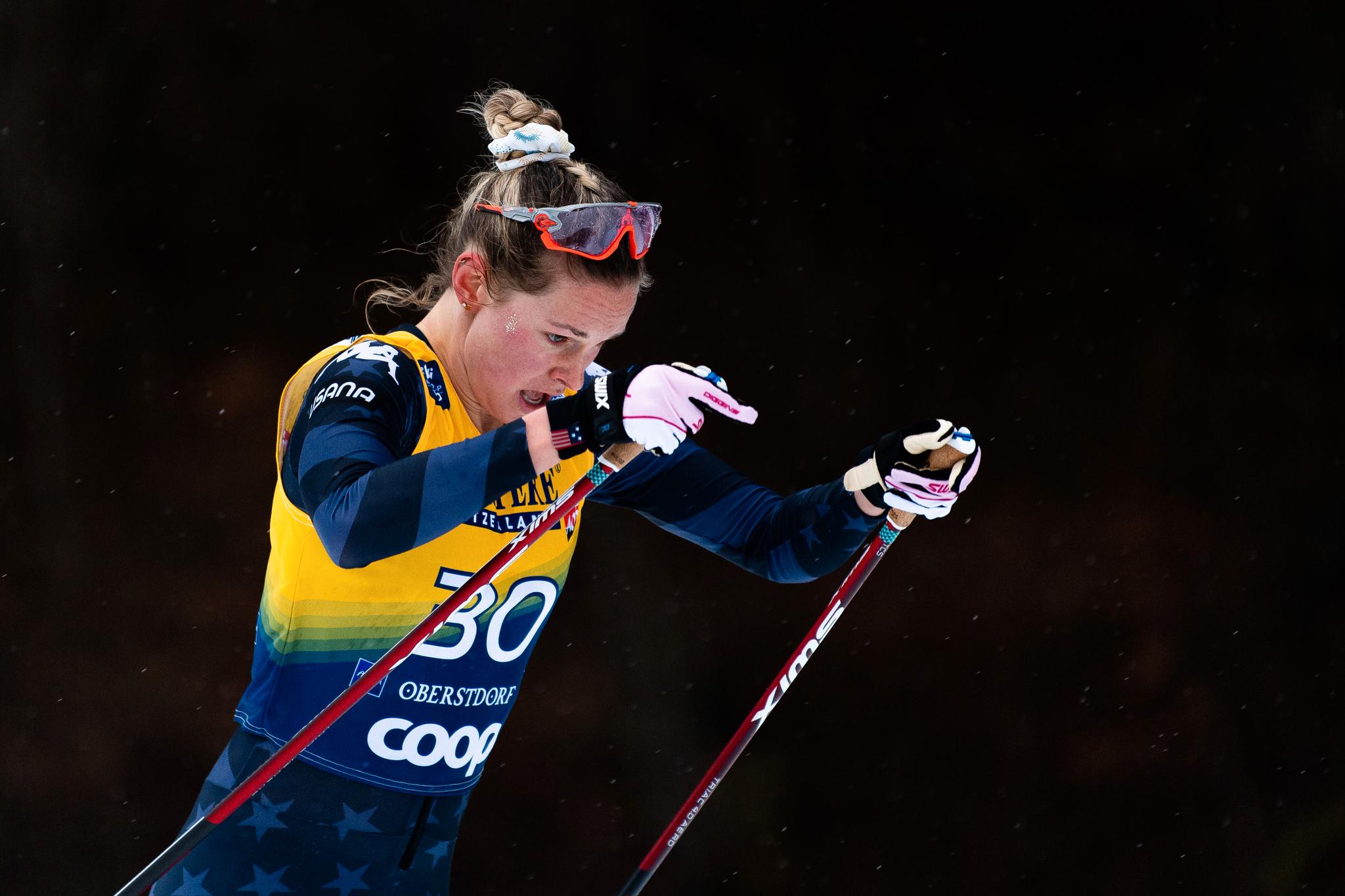 FÅR DET IKKE TIL: Jessica Diggins er over fire minutter bak Frida Karlsson i Tour de Ski-sammendraget etter tre etapper.