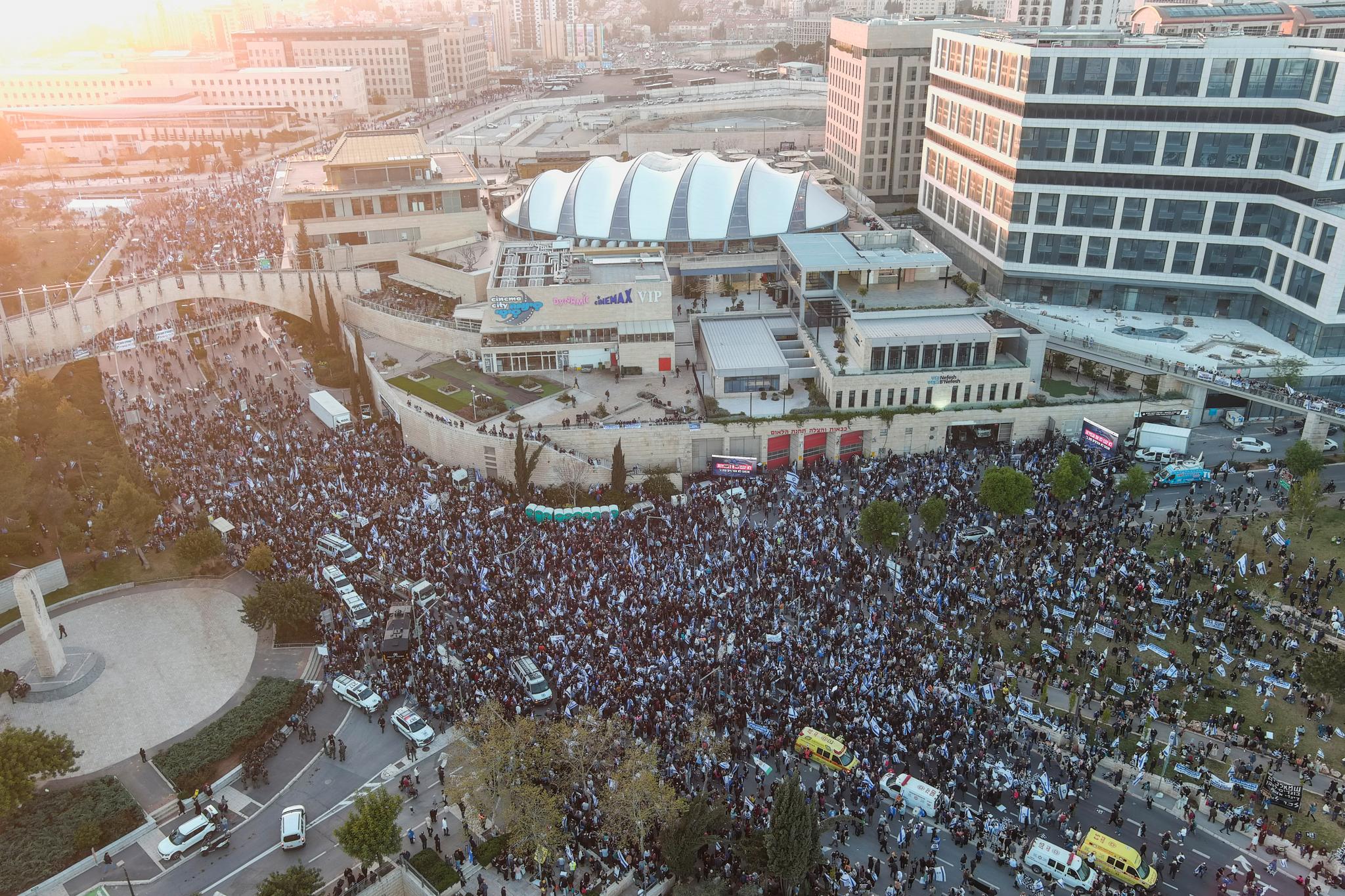 Mandagens demonstrasjoner i Israel skal ha vært blant de største i landets historie.