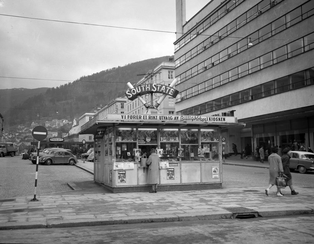50-TALLET: Her er kiosken på Torgallmenningen på 50-tallet.