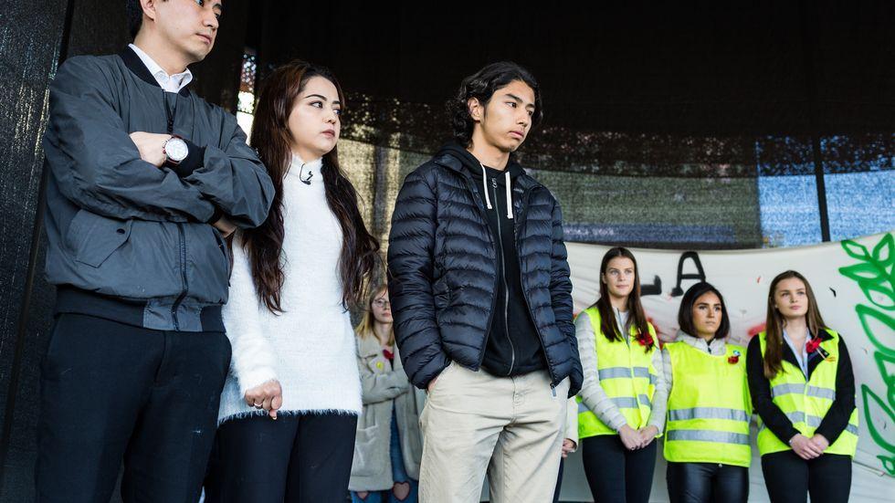 Søsknene Abbassi, Yasin (22), Taibeh (20) og Ehsan (16) i forbindelse med en demonstrasjon i Trondheim tidligere.