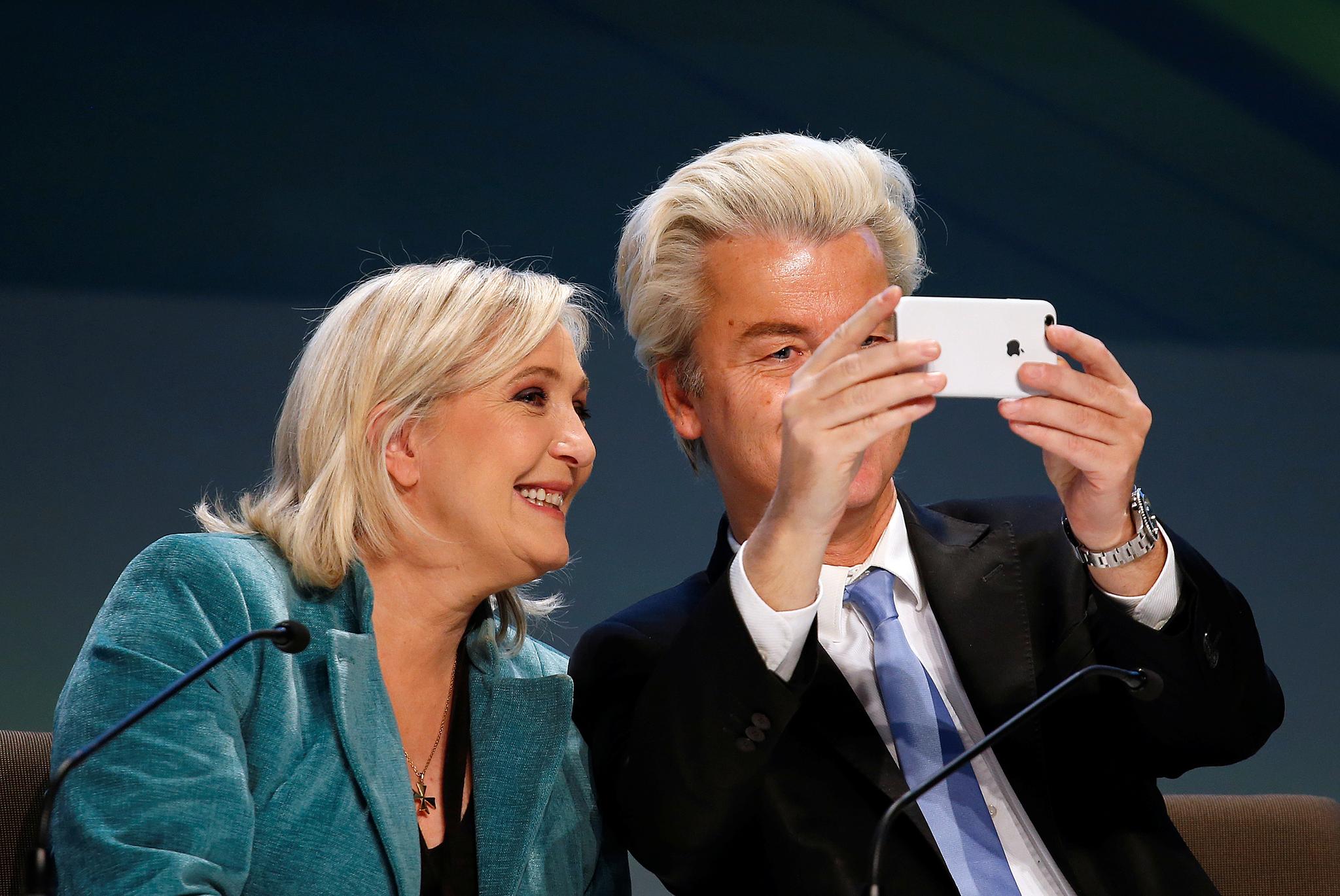 Nederlands Geert Wilders og franske Marine Le Pen er to av høyrepopulistene som skal hjelpe hverandre i valgkampene i år.
