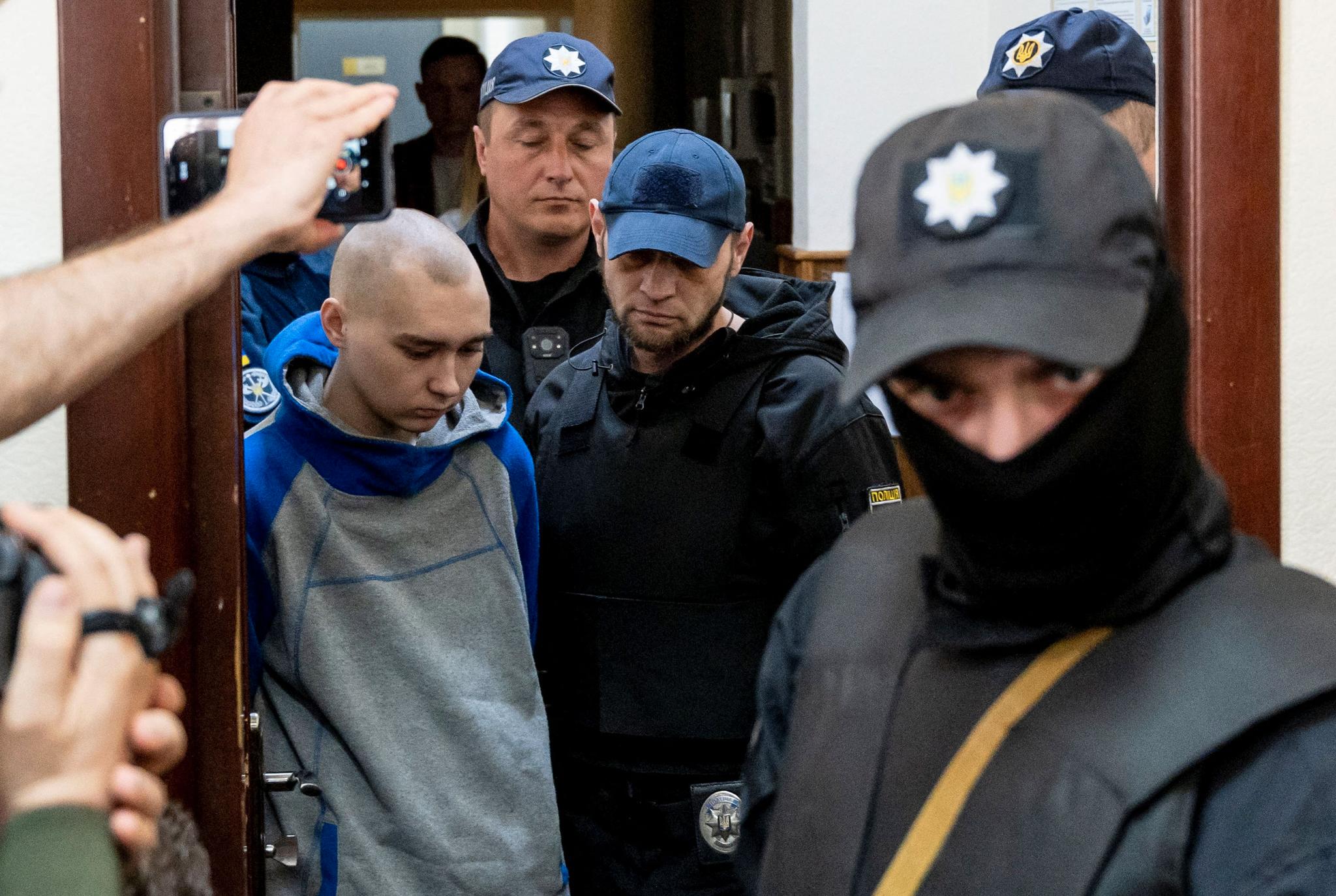Første russiske soldat tiltalt for krigsforbrytelser i Ukraina