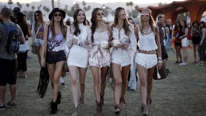 Victoria's Secret-model Alessandra Ambrosio og venninnene er prima eksempler på stilen man også finner hos skandianere. Her fra Coachella Valley Music and Arts Festival i 2015. Foto: REUTERS/Lucy Nicholson