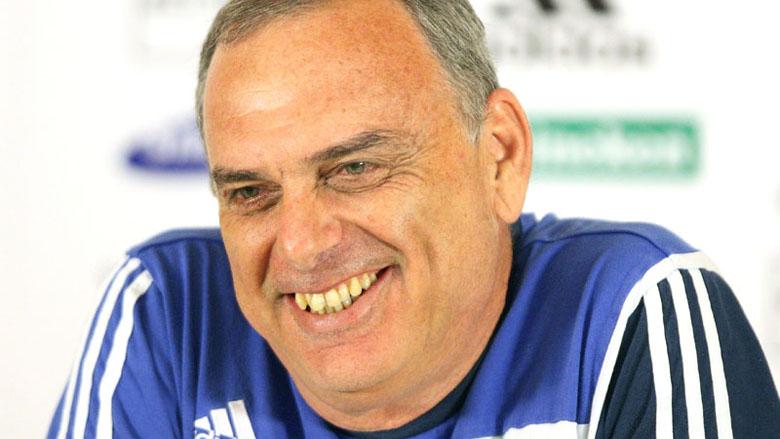 BILDET KOMMER FRA SCANPIX DATABASEChelsea head coach Avram Grant smiles during a news conference at the Chelsea training ground, Cobham, Britain Friday May 9, 2008. Chelsea will face Bolton Wanderers in their last match in the 2007-2008 Premiership season Sunday May 11. (AP Photo/Tom Hevezi) 