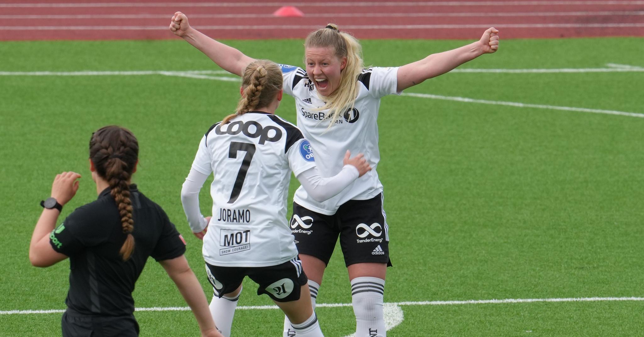 Selma Sól Magnúsdóttir scoret Rosenborgs andre mål. Også det var et kremmerhus av en scoring. 