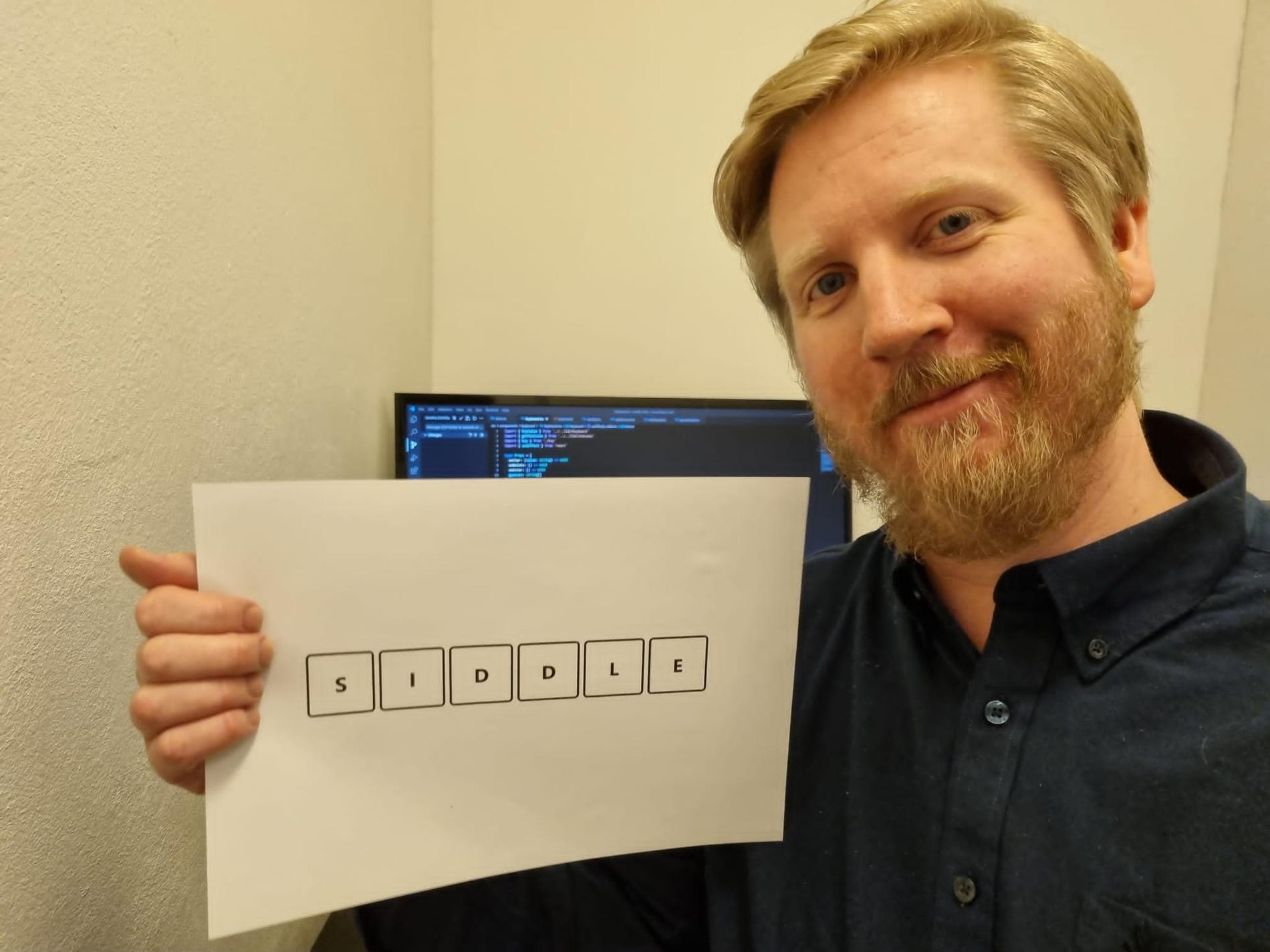 André Lægreid er programmerer og bor for tiden i Oslo. Med «Siddle» holder han ordforrådet fra hjembyen ved like. 