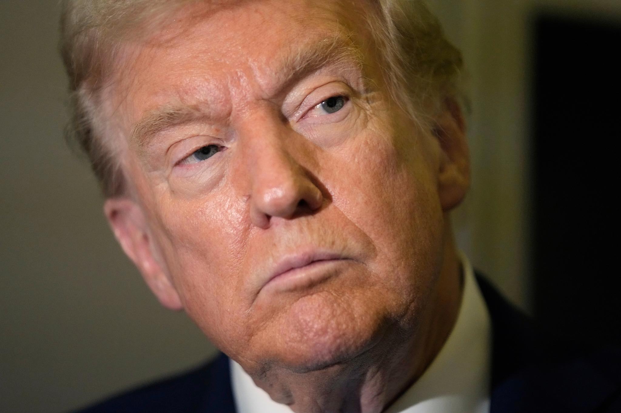 Trump hever tollsatsen på import fra Canada på grunn av reklamekrangel