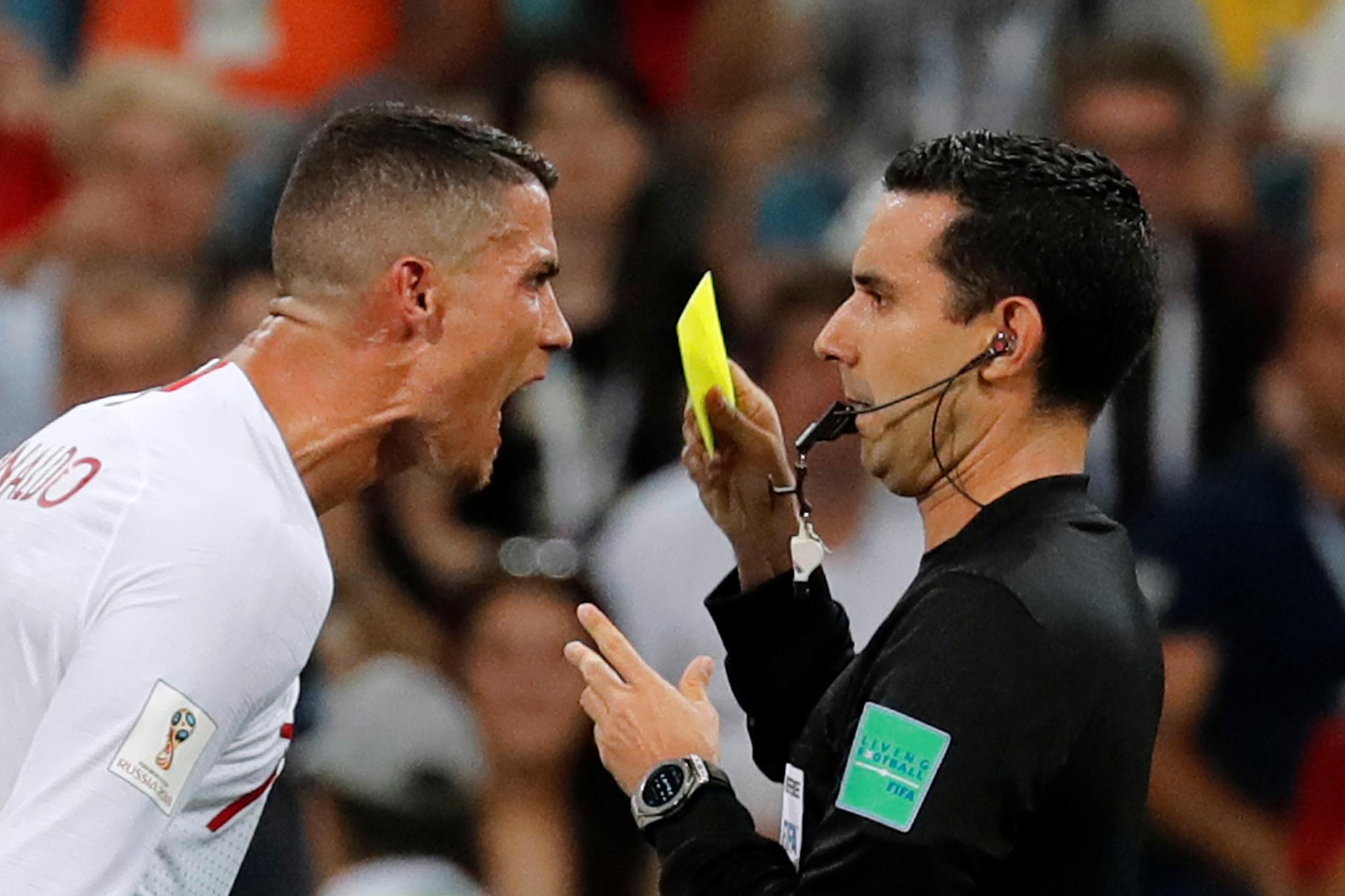 Cristiano Ronaldos VM er over. Regjerende europamester Portugal tapte for Uruguay. På overtid kjeftet superstjernen på seg sitt andre gule kort i mesterskapet, noe som ville gitt karantene i kvartfinalen om Portugal hadde vunnet.