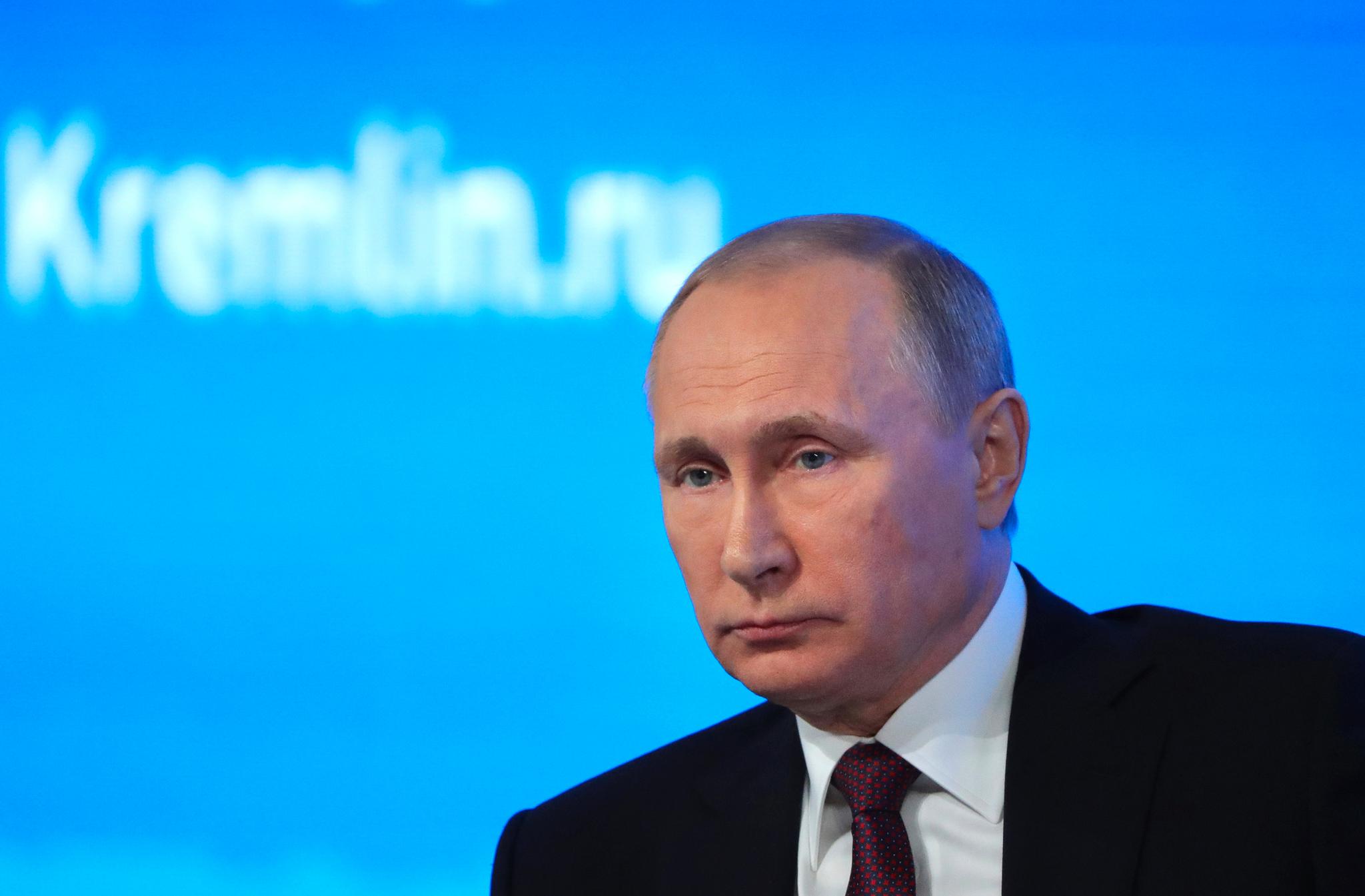Vladimir Putin sier opprørerne og regimet er enig om en våpenhvile i Syria.