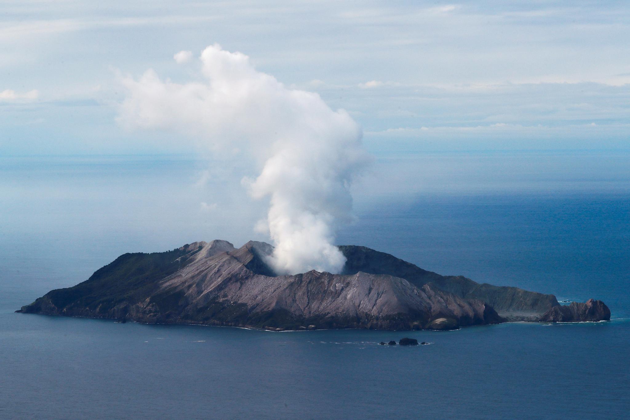 Luftfoto av Whakaari etter utbruddet.