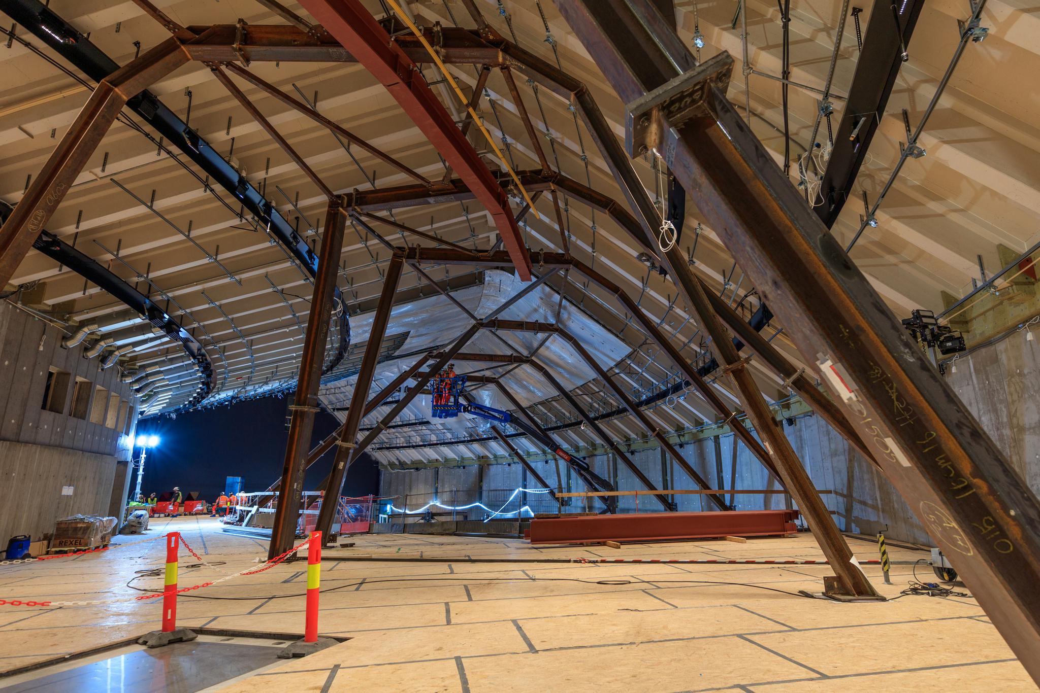 Det har vært planlagt i ti år. I dag flyttes en av Norges mest verdifulle kulturskatter.