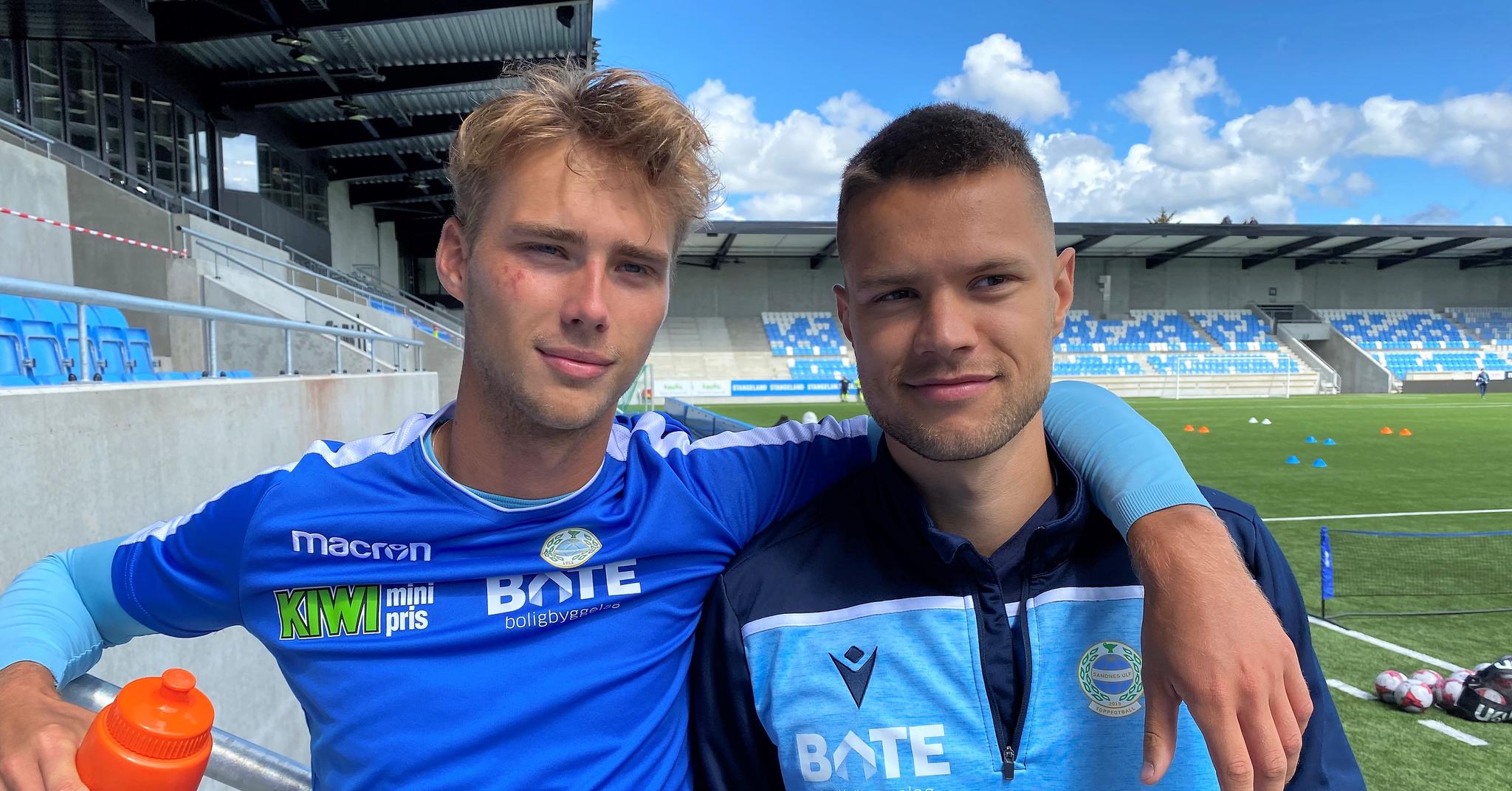 To Bryne-gutter i lyseblått, Magnus Retsius Grødem og Tord Johnsen Salte, har stor tro på trener Landro.