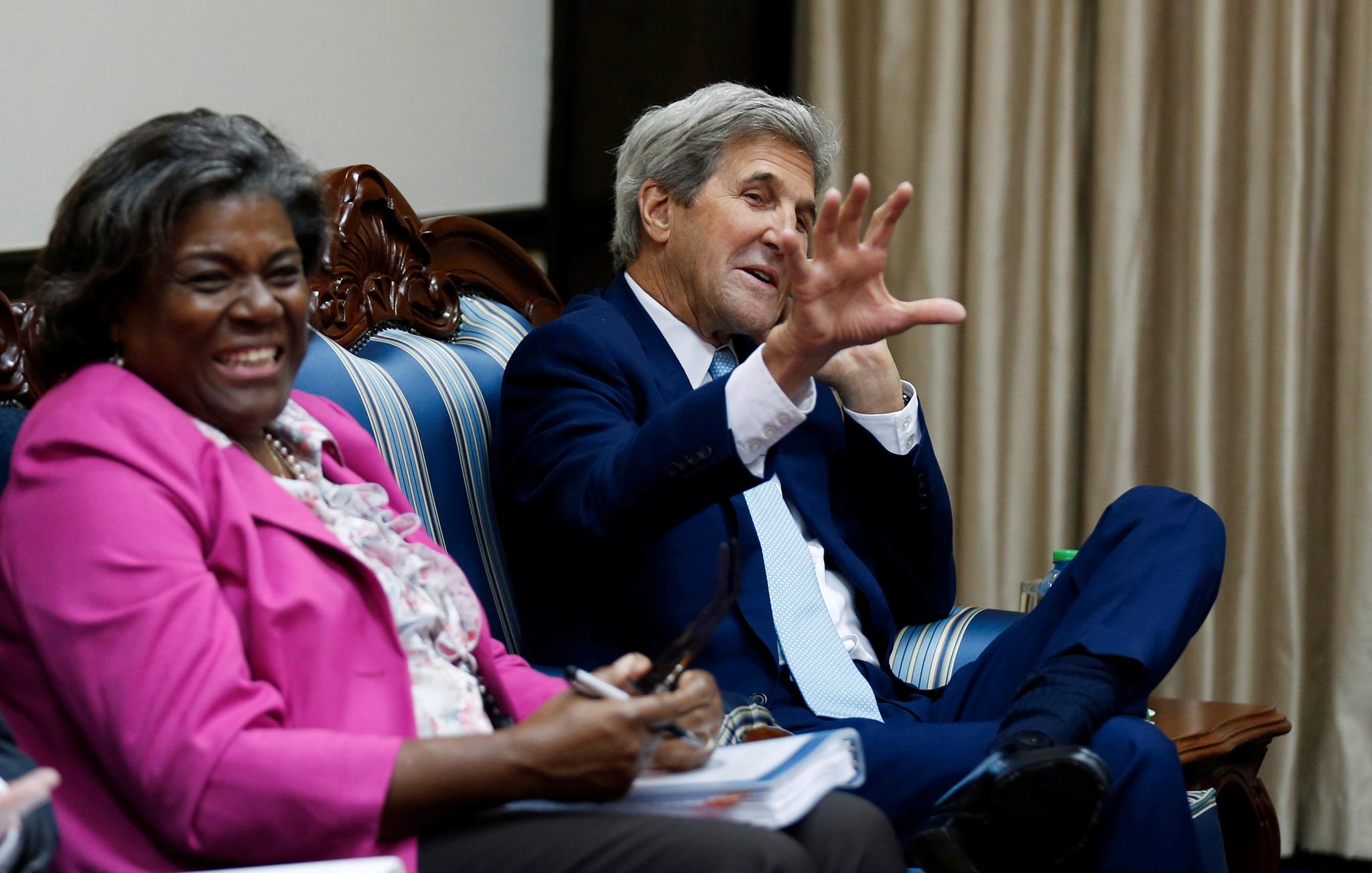 Linda Thomas-Greenfield kommer trolig til å bli lansert som USAs neste FN-ambassadør. Her er hun avbildet i Kenya sammen med daværende utenriksminister John Kerry i 2016. Hun var da assisterende utenriksminister med ansvar for Afrika.