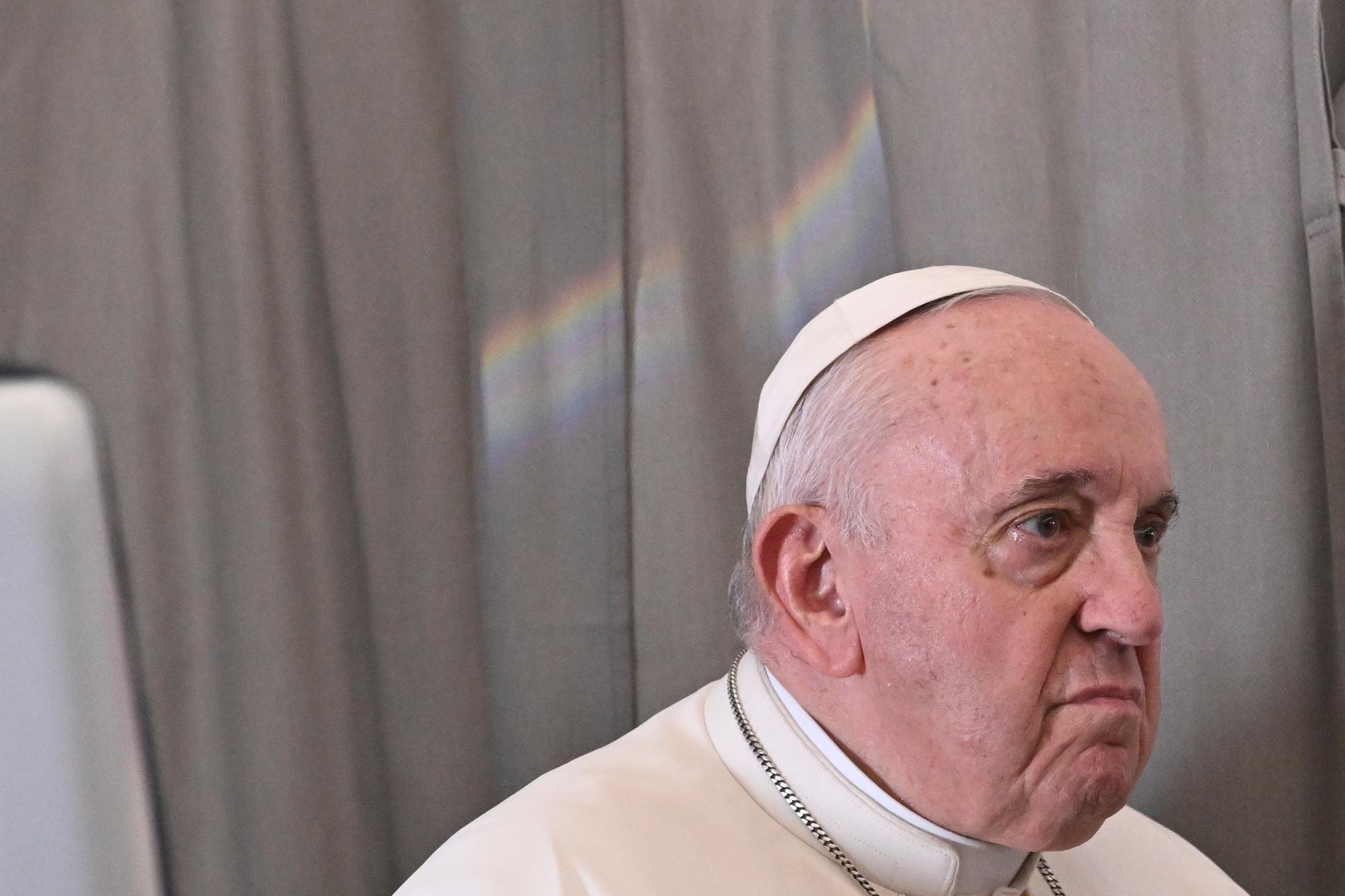 Tusenvis av rapporter om seksuelle overgrep i den katolske kirken har dukket opp rundt om i verden de siste årene, og pave Frans er under hardt press for å begrense skadene fra skandalen. I 2019 lovet han å utrydde pedofili i kirken. 