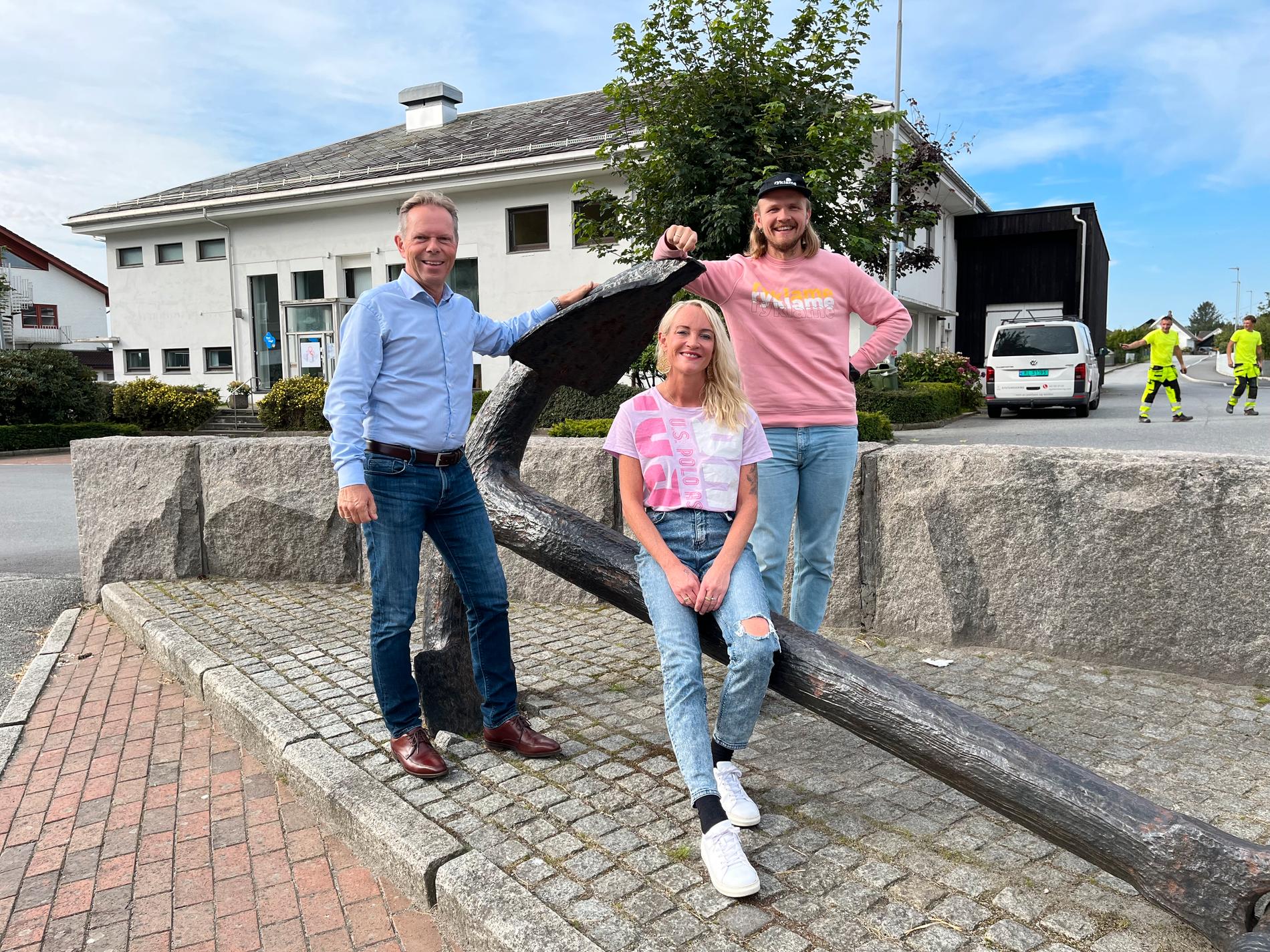 Frå venstre: Jan Sverre Grimstad, Tina Nådland og Tom Egill Tobiassen. Denne gjengen vil gjerne ha deg med på nettverksbygging i øyriket. 