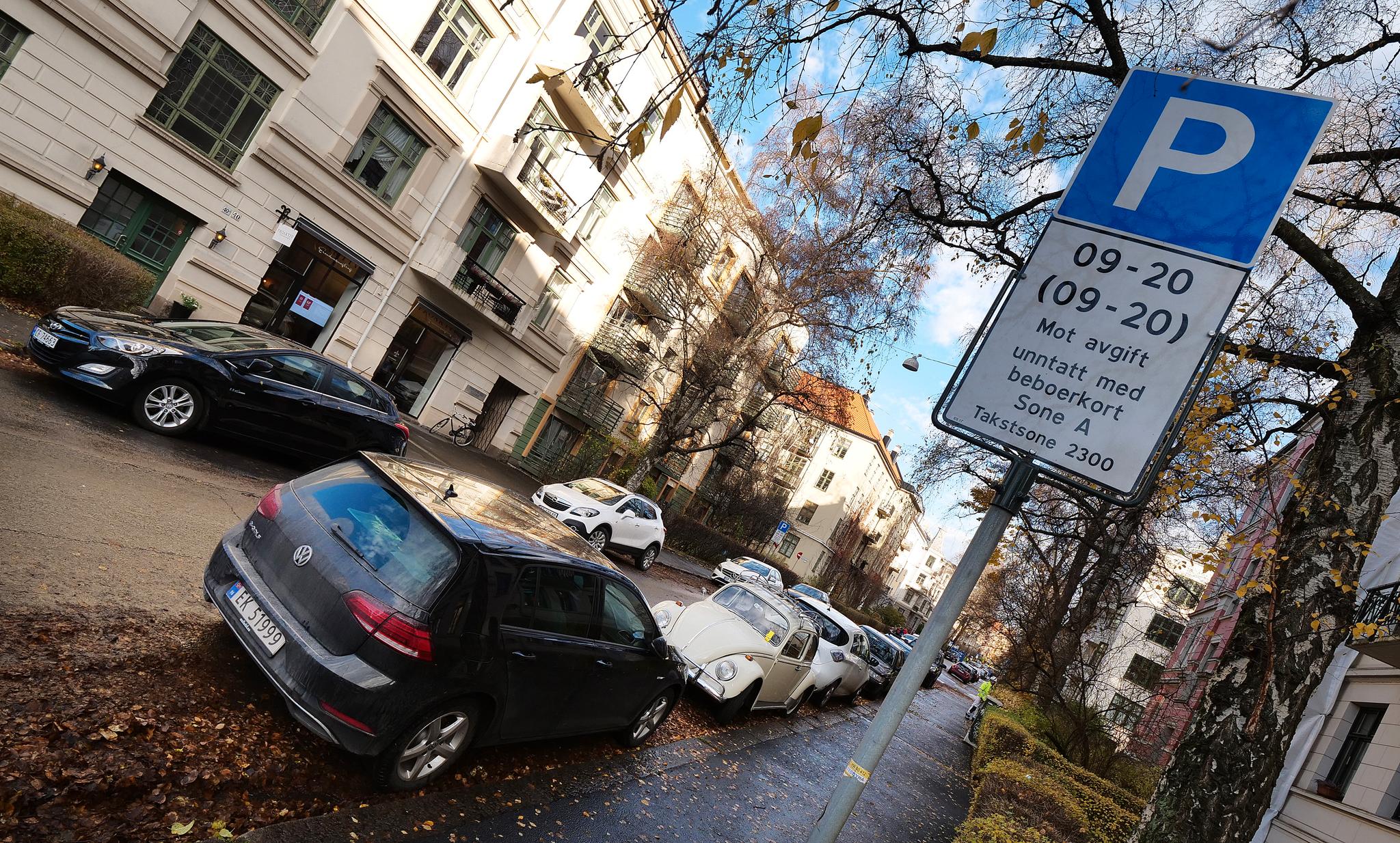 Etter flere år med prøveordning startet innføring av permanent beboerparkering i november i fjor. Nå har flere bydeler beboerparkering i hele eller deler av bydelen.