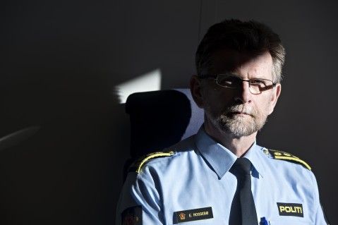 IKKE SVAR: Politiinspektør Ernst Kristian Rossebø råder folk som blir utsatt for sexforhandlinger på Tinder om ikke å svare.