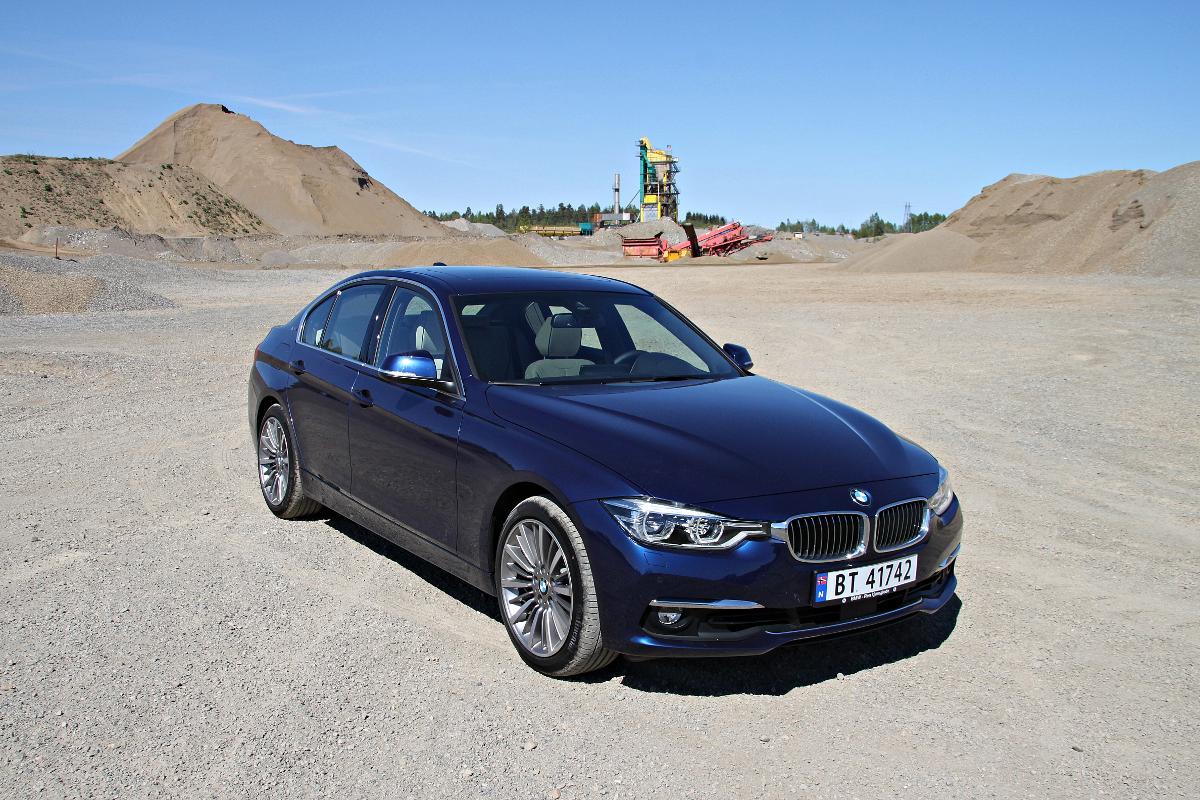 NY PÅ INNSIDEN: Dagens BMW 3-serie har vært på veien siden 2012, det er den hybride drivlinjen som er den store nyheten i 330e. 