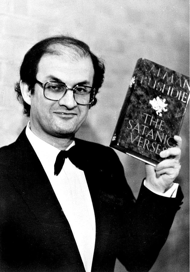 September 1988: Boken Sataniske vers av Salman Rushdie blir utgitt. Arkivfoto/SCANPIX