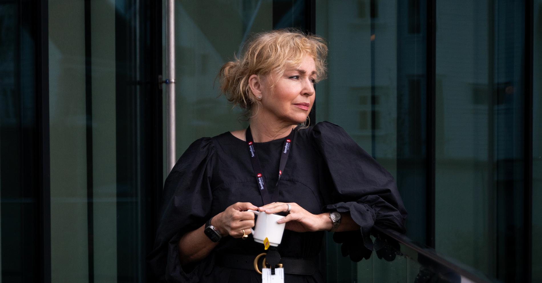 Annette held maska for at ingen skal merka korleis ho har det på jobb