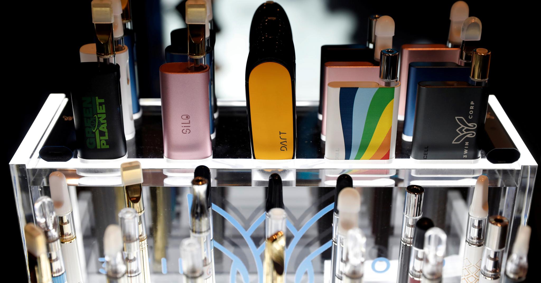 Om et halvt år vil det bli mulig å kjøpe e-sigaretter med nikotin i Norge. 