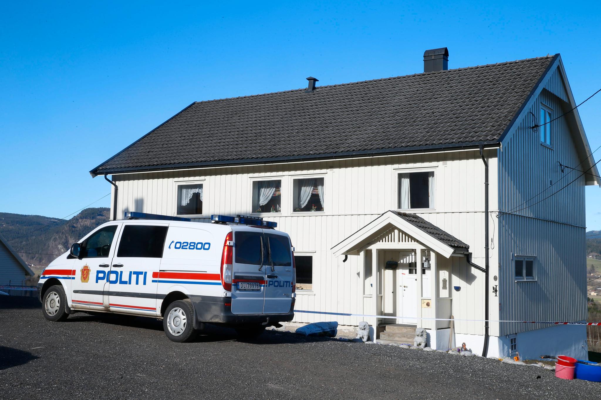 En 38 år gammel mann er i Drammen tingrett dømt til tvungent psykisk helsevern etter at han i april i fjor drepte moren sin (64) i Tranby i Buskerud. 